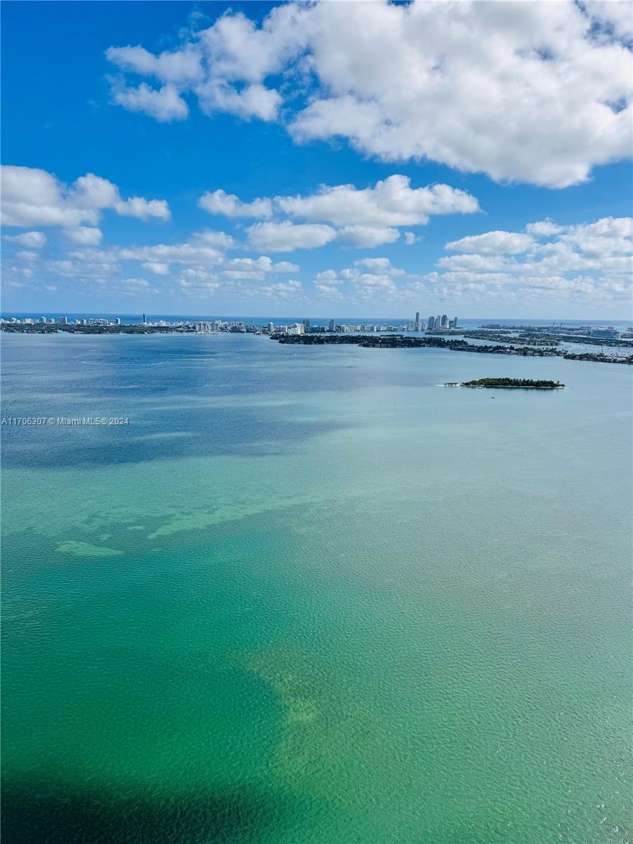 650 NE 32nd St # 4906