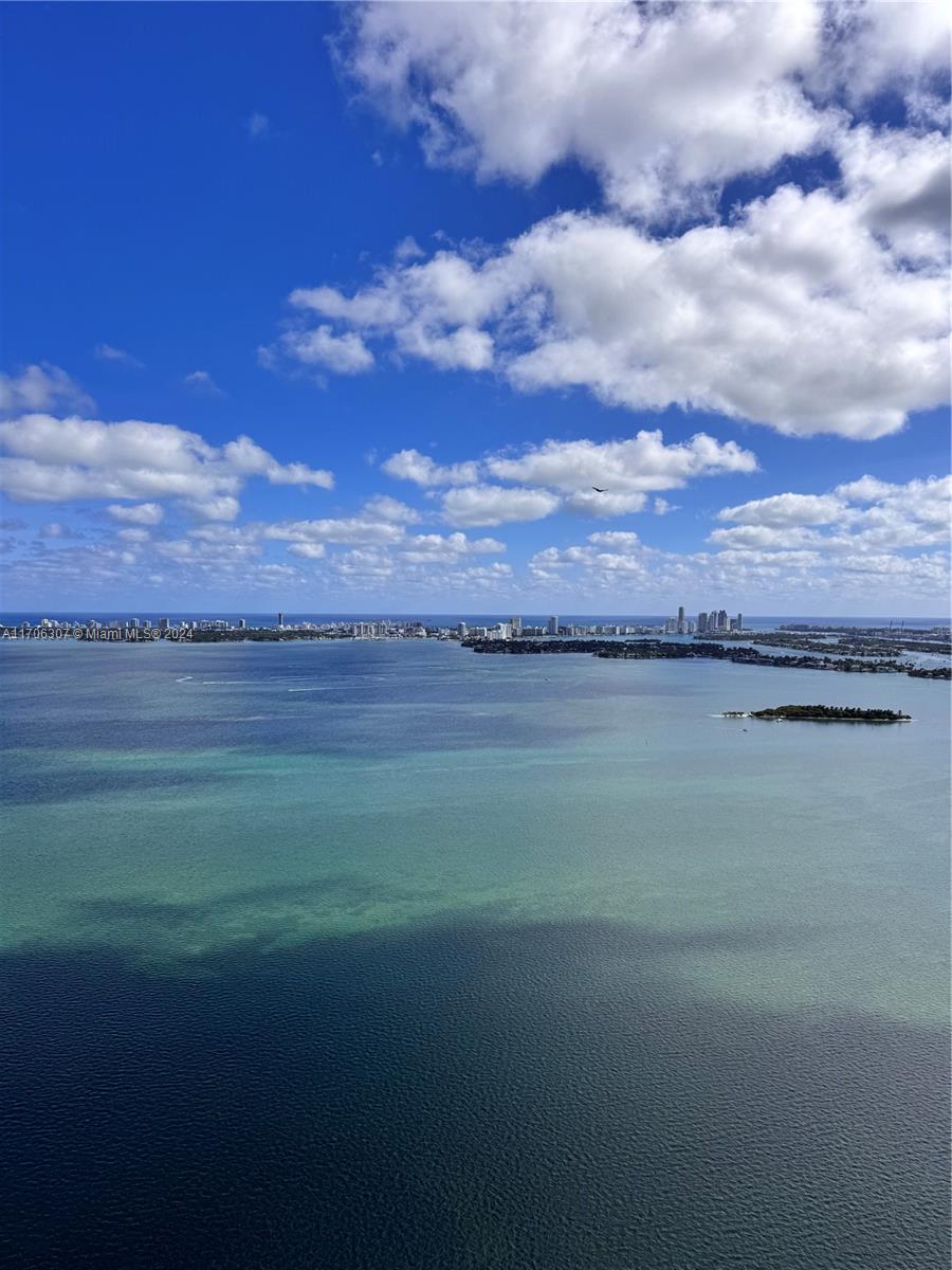 650 NE 32nd St # 4906