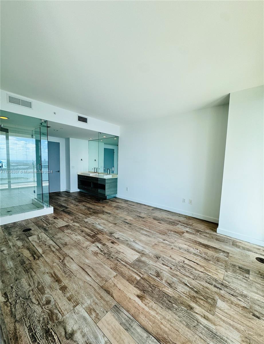 650 NE 32nd St # 4906