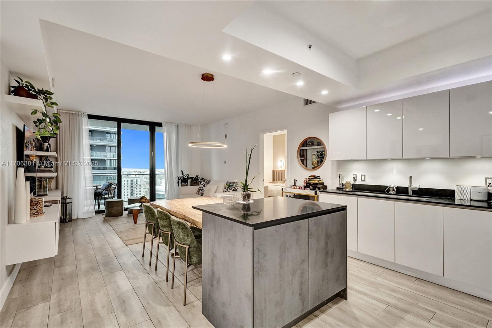 1010 Brickell Ave # 4009