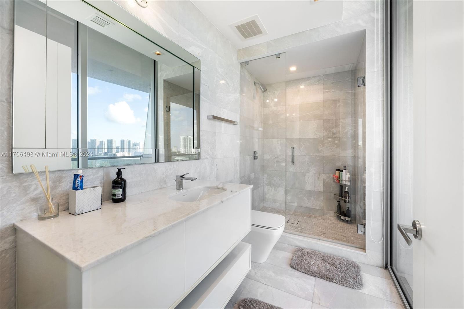 18501 Collins Ave # 601