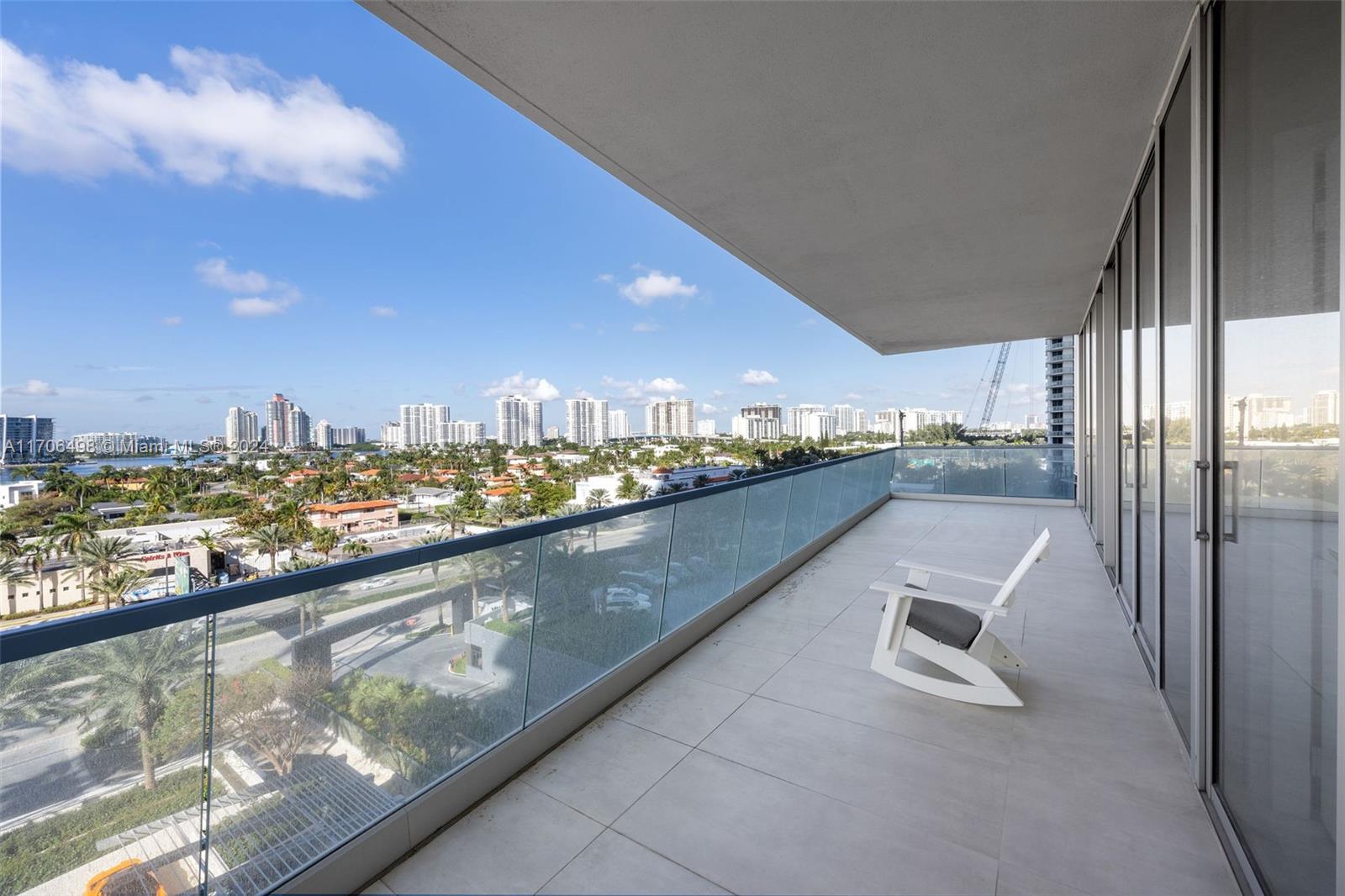 18501 Collins Ave # 601