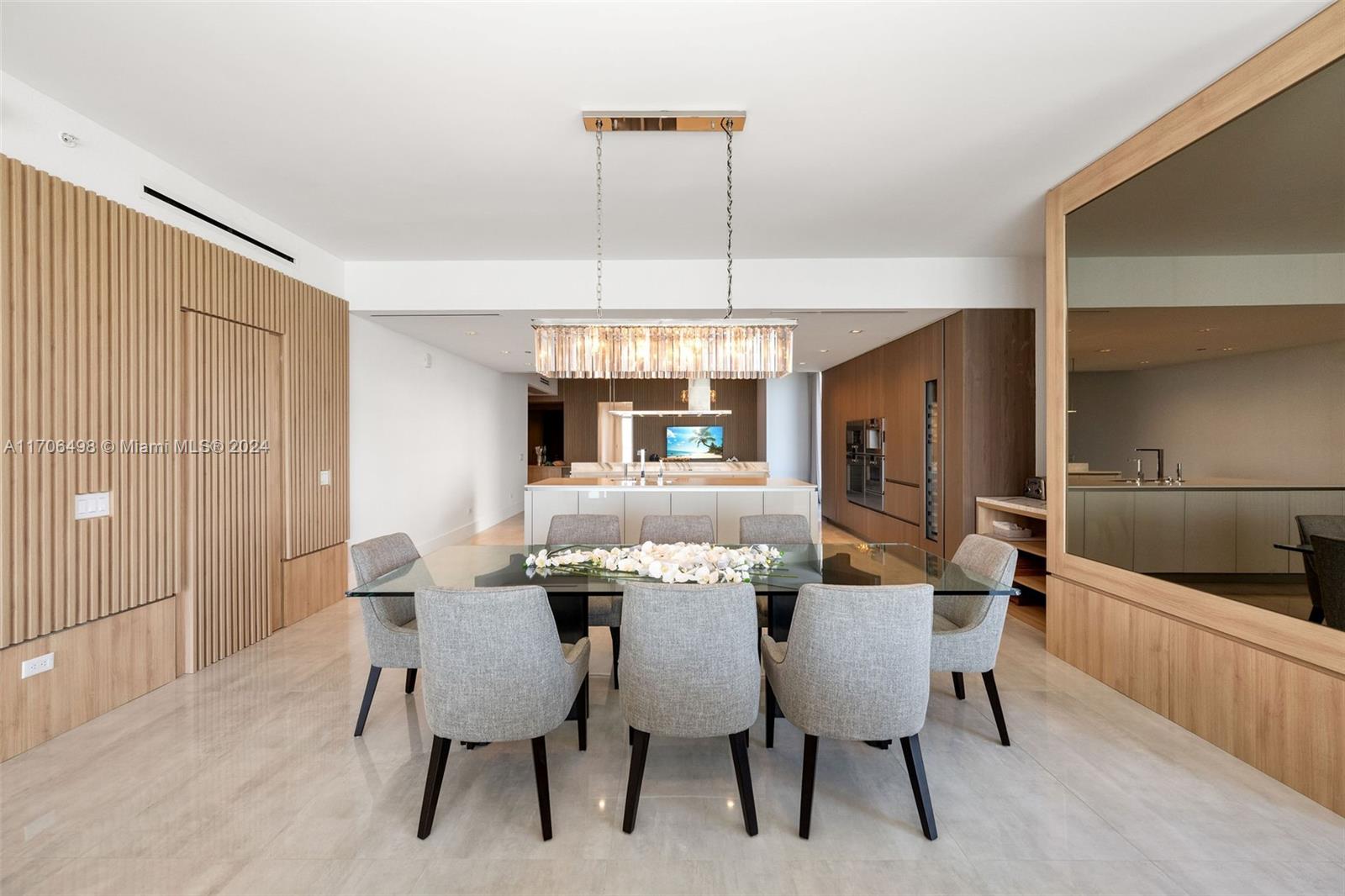 18501 Collins Ave # 601