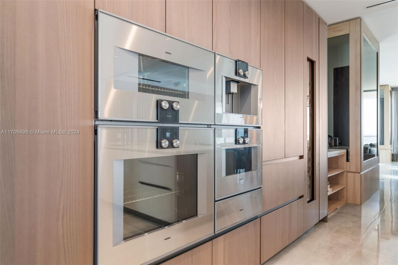 18501 Collins Ave # 601