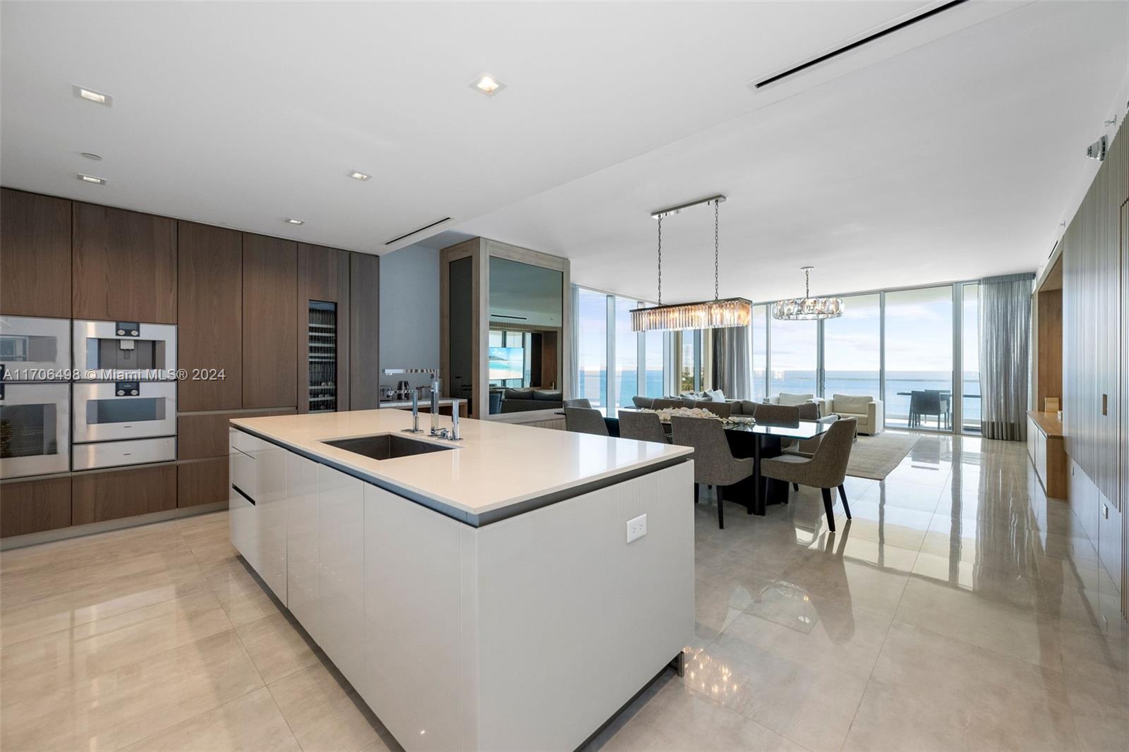 18501 Collins Ave # 601