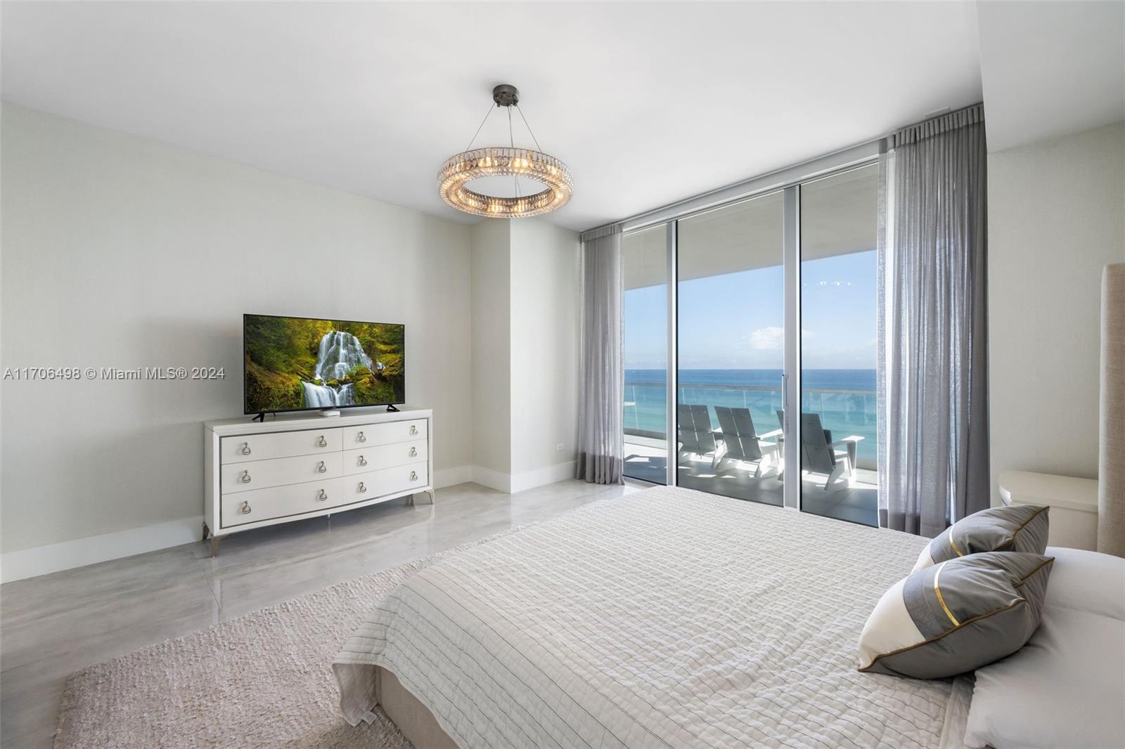 18501 Collins Ave # 601
