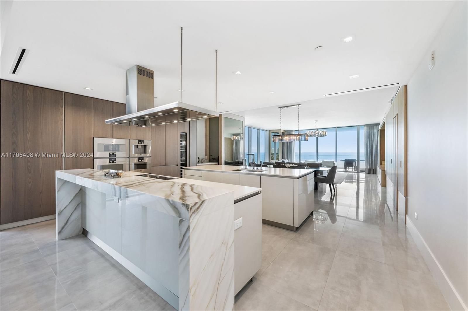 18501 Collins Ave # 601