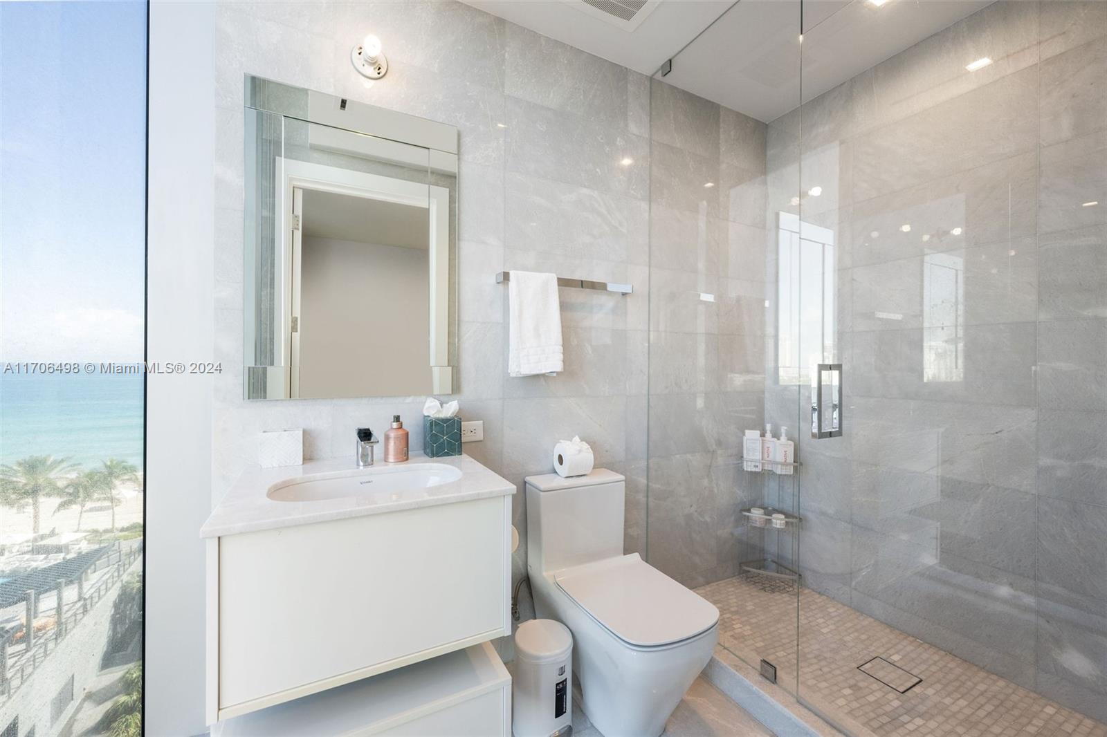 18501 Collins Ave # 601