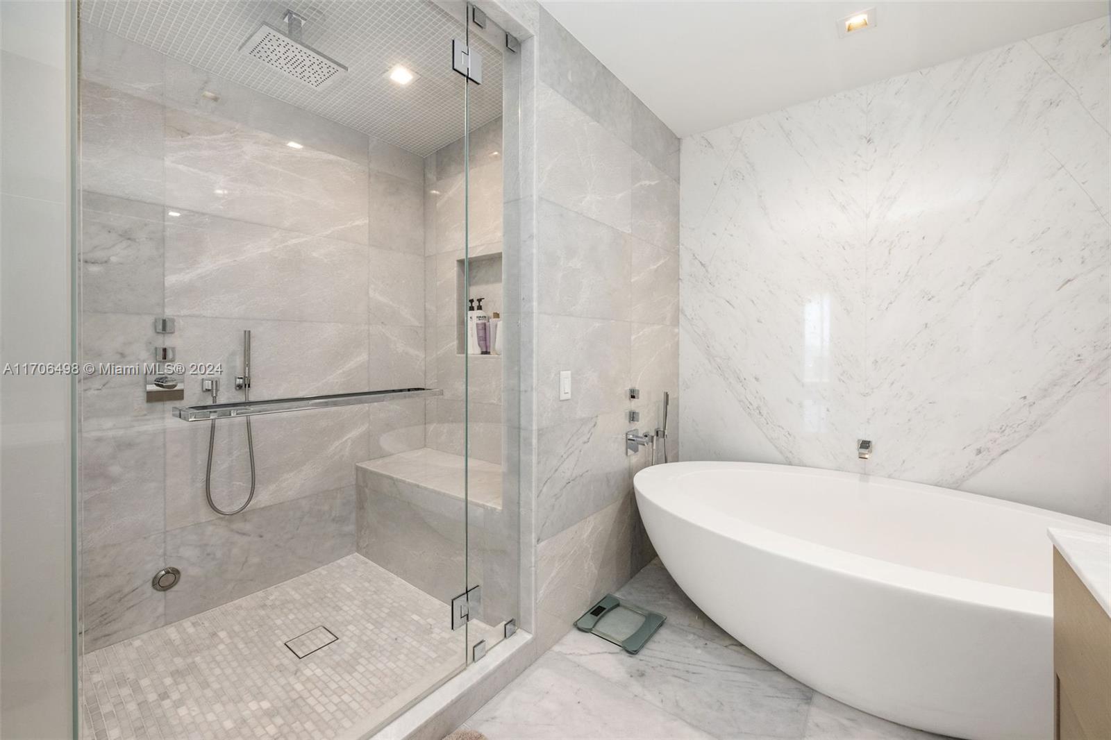 18501 Collins Ave # 601