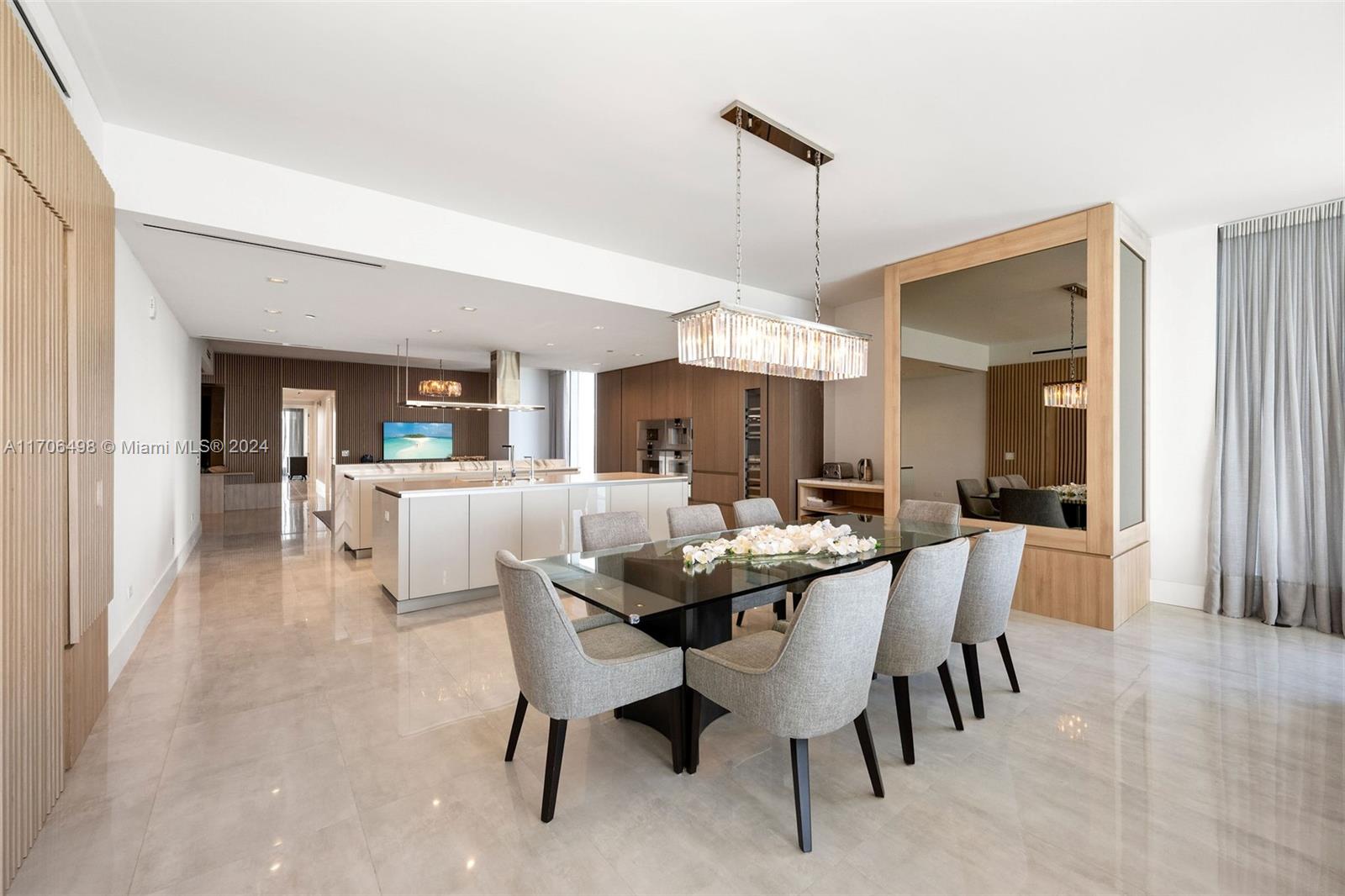 18501 Collins Ave # 601