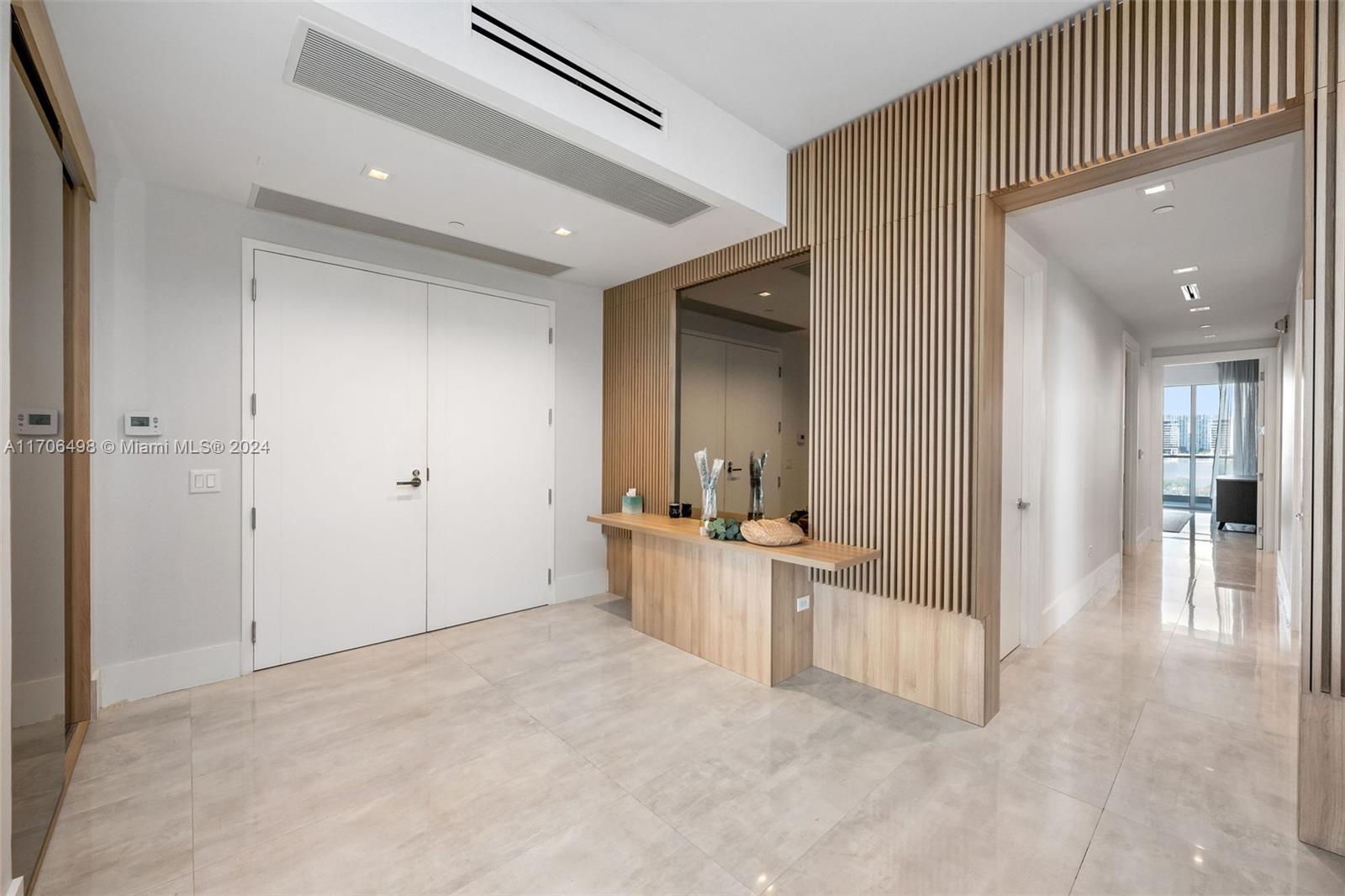 18501 Collins Ave # 601