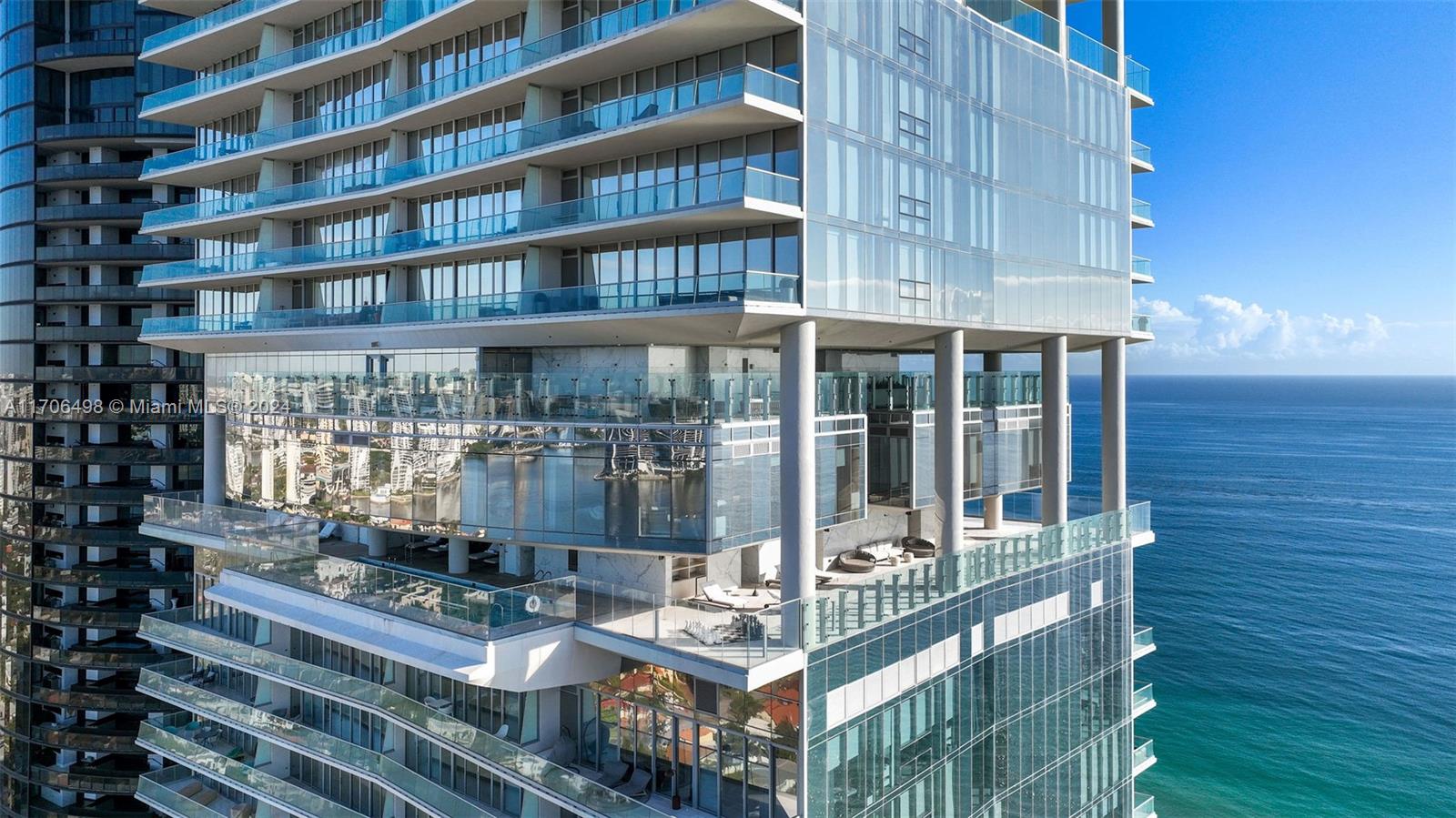 18501 Collins Ave # 601