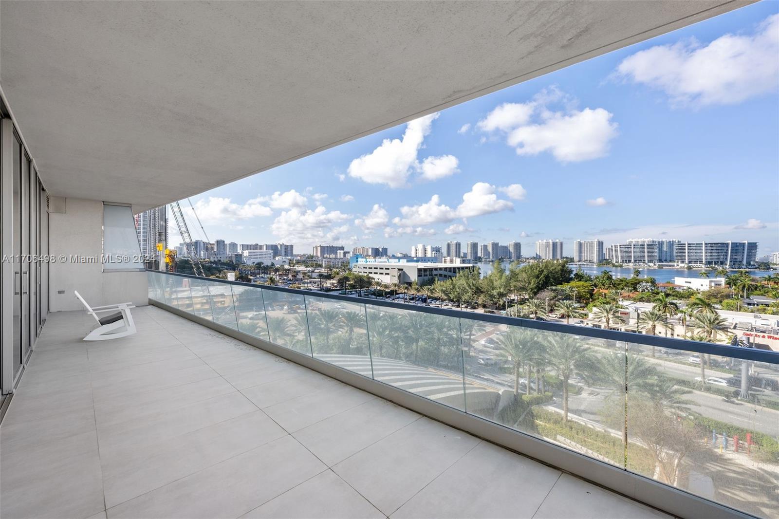 18501 Collins Ave # 601