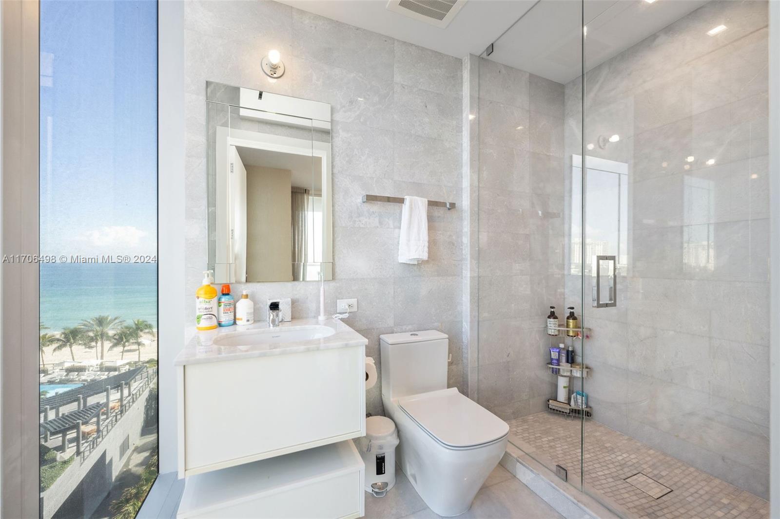 18501 Collins Ave # 601