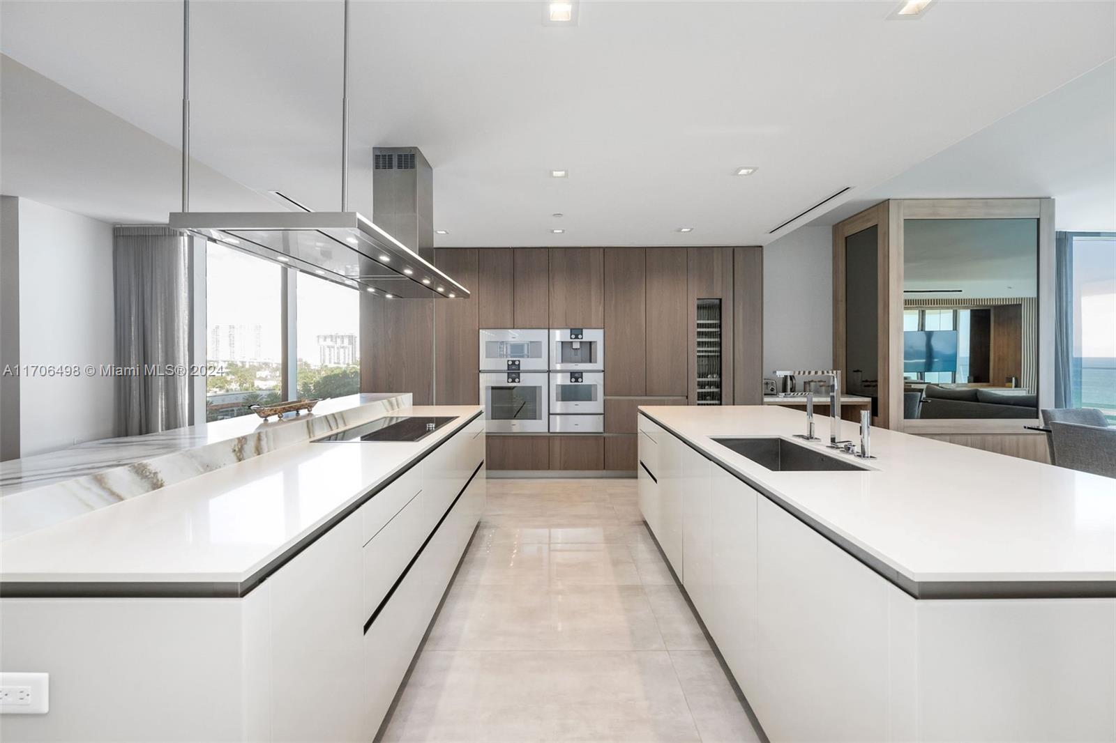 18501 Collins Ave # 601