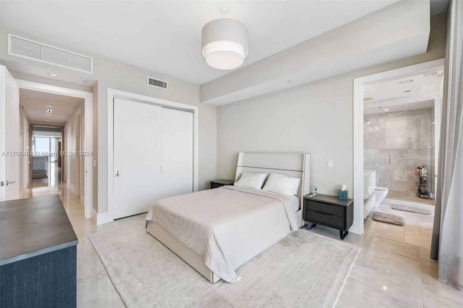 18501 Collins Ave # 601