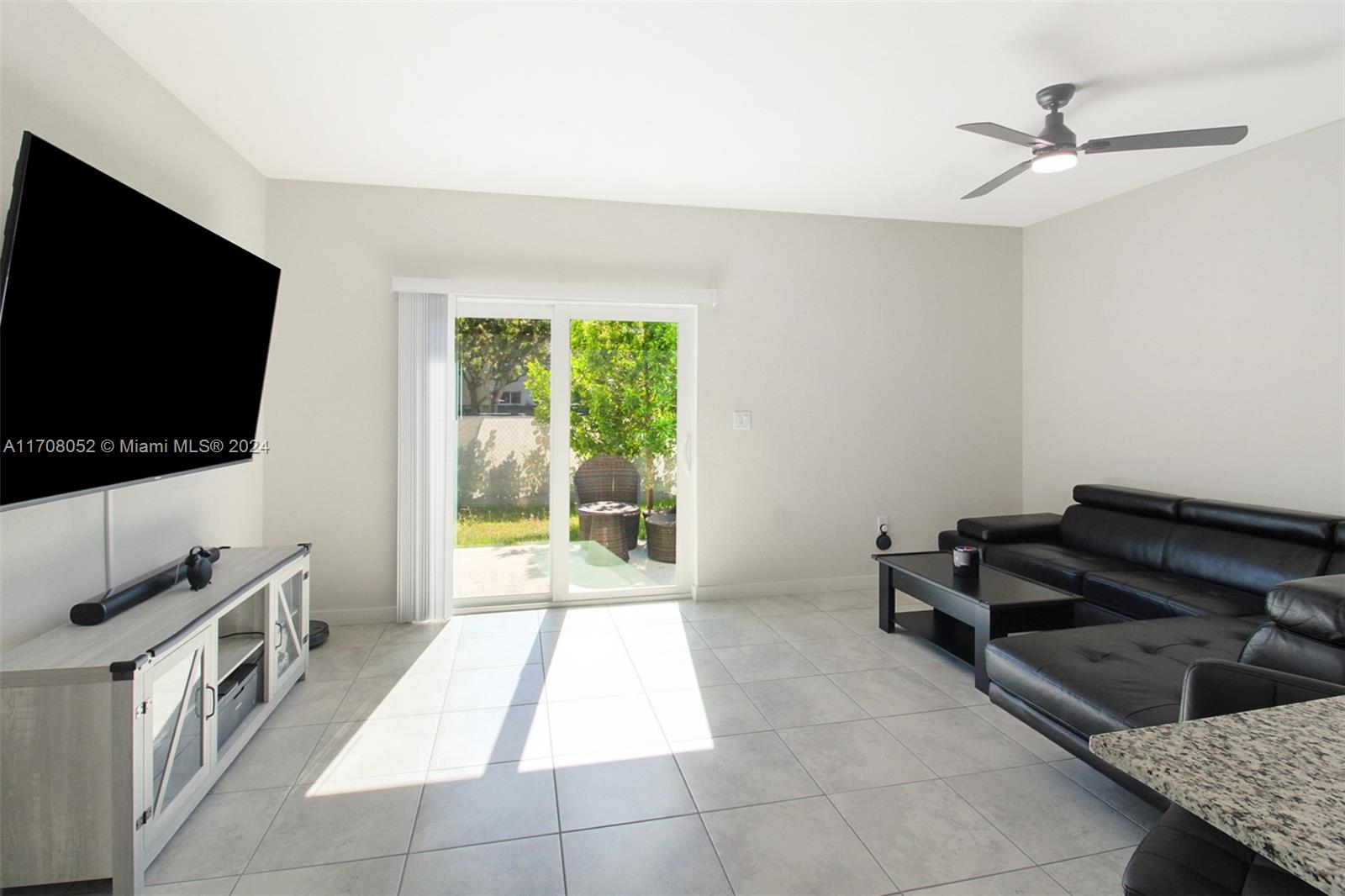 1085 NW 4th Ter