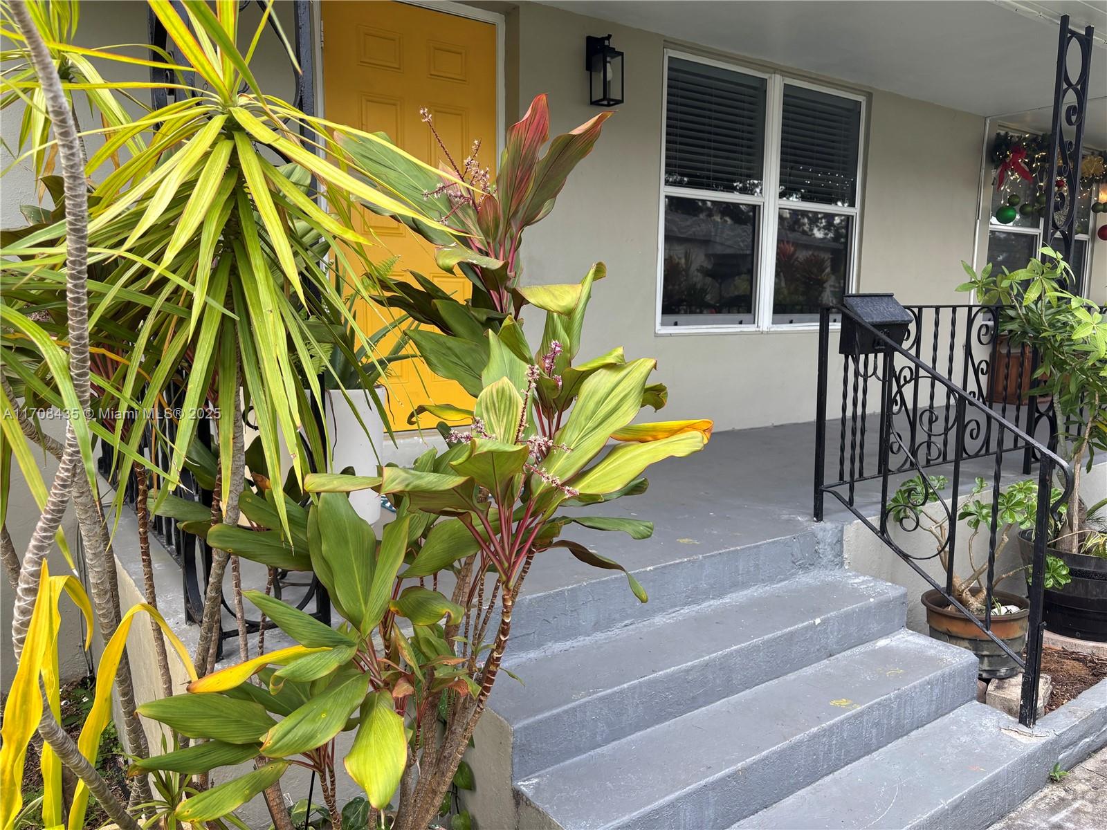 1842 Funston St # 2 Unit: 1-2