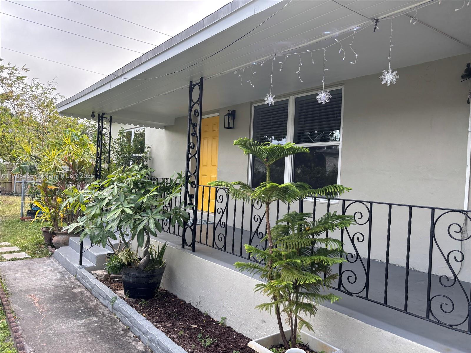1842 Funston St # 2 Unit: 1-2