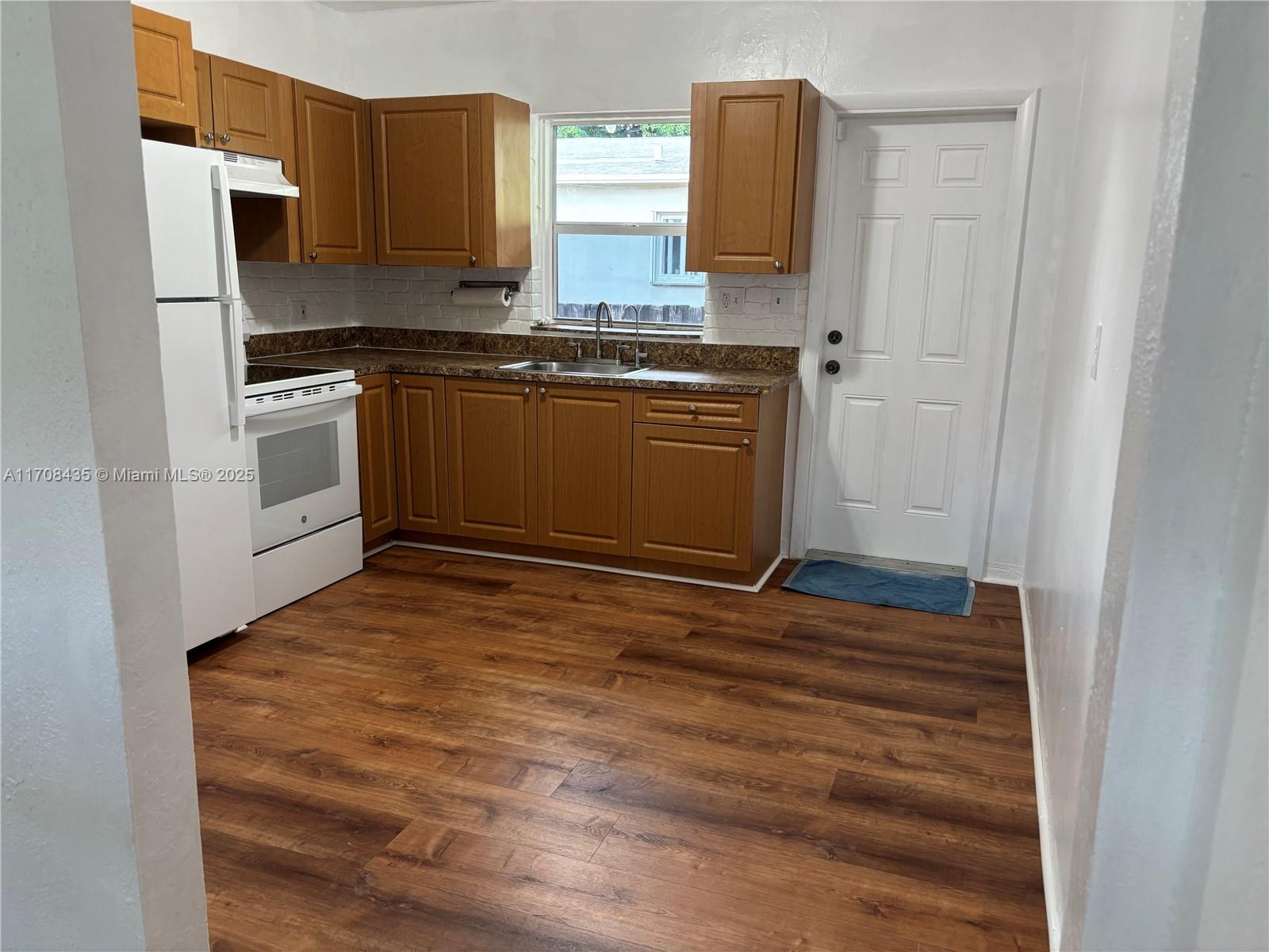 1842 Funston St # 2 Unit: 1-2