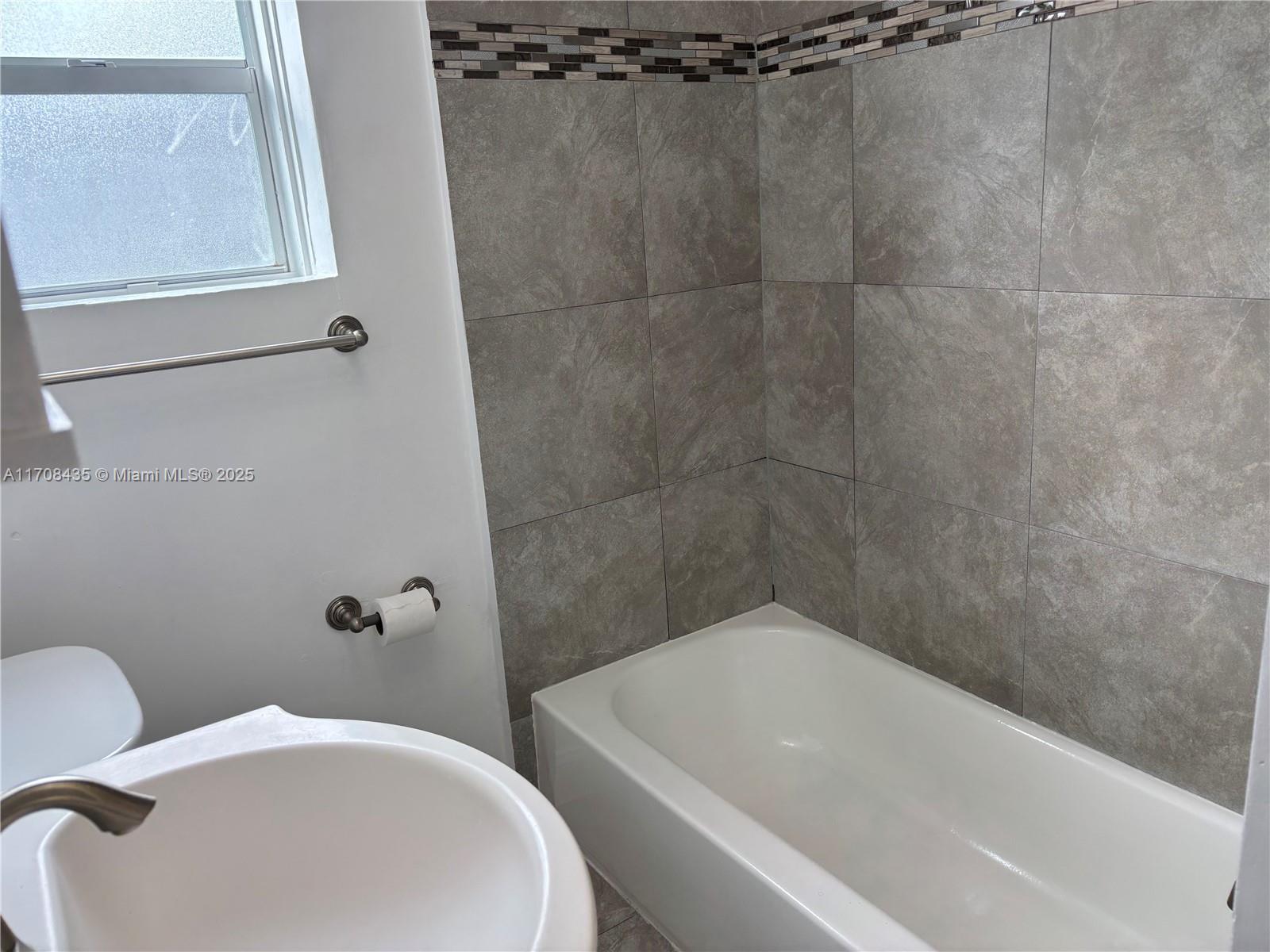 1842 Funston St # 2 Unit: 1-2