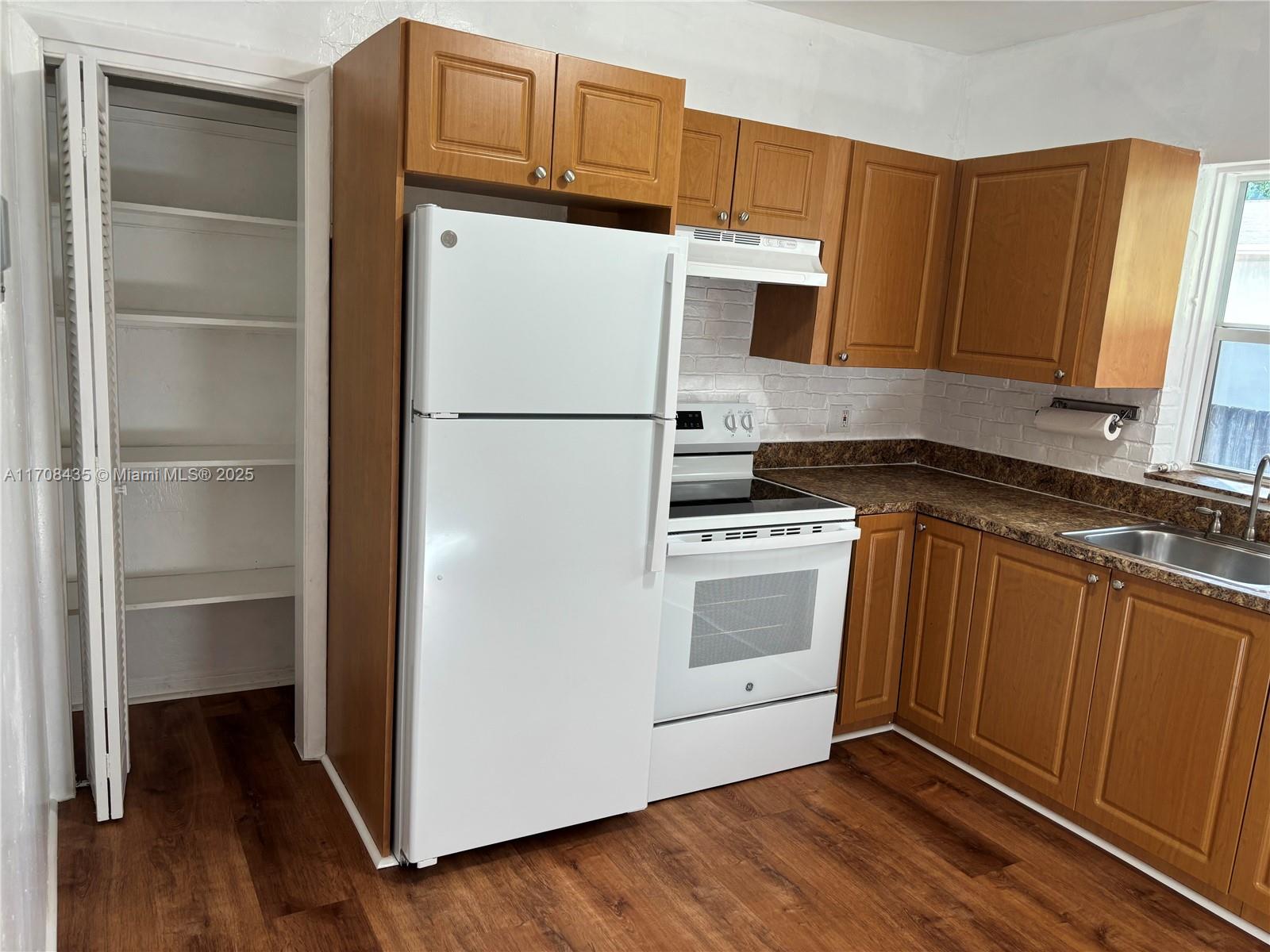 1842 Funston St # 2 Unit: 1-2
