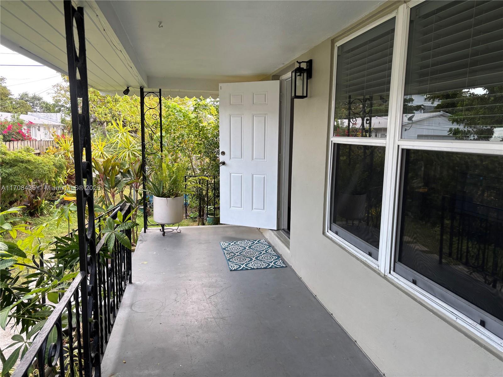 1842 Funston St # 2 Unit: 1-2