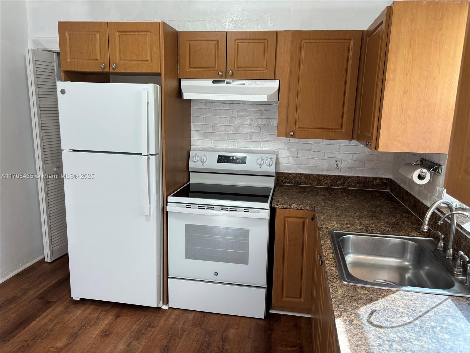 1842 Funston St # 2 Unit: 1-2