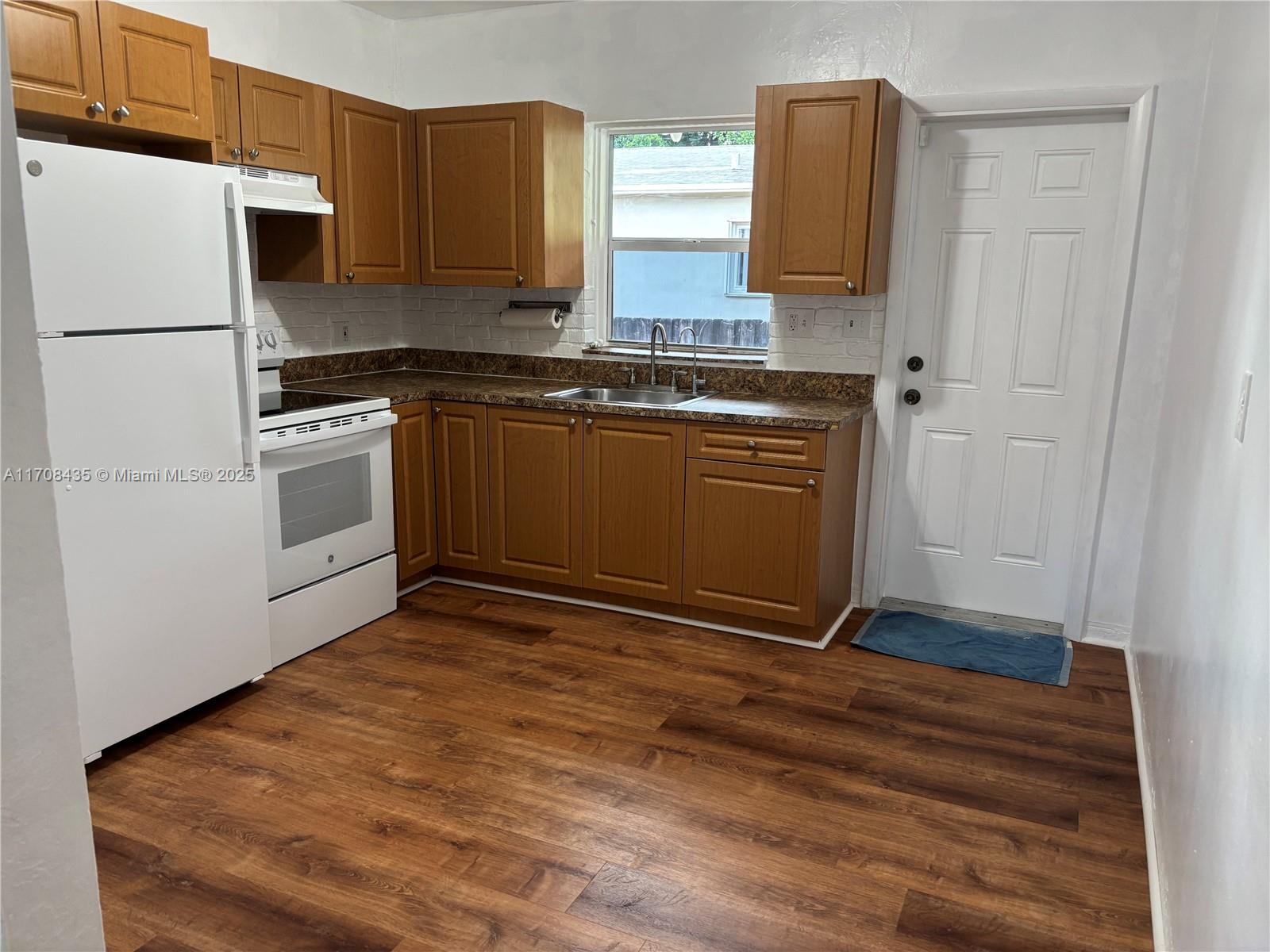1842 Funston St # 2 Unit: 1-2