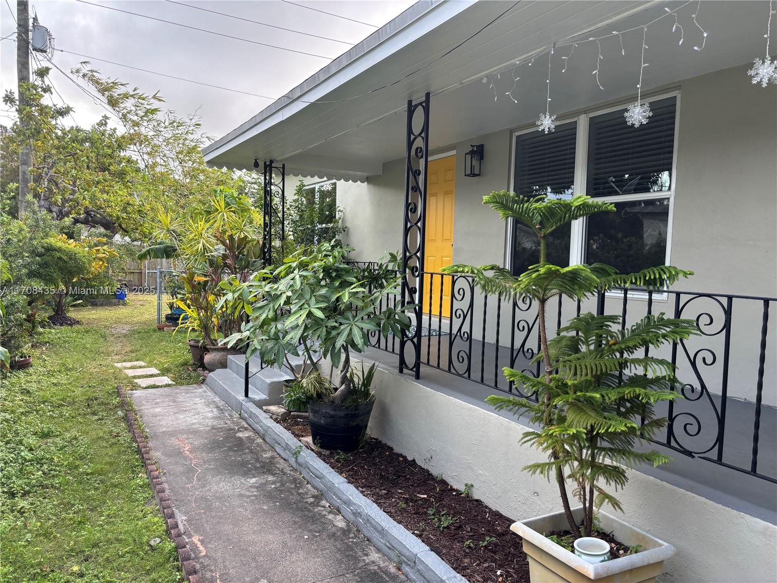 1842 Funston St # 2 Unit: 1-2