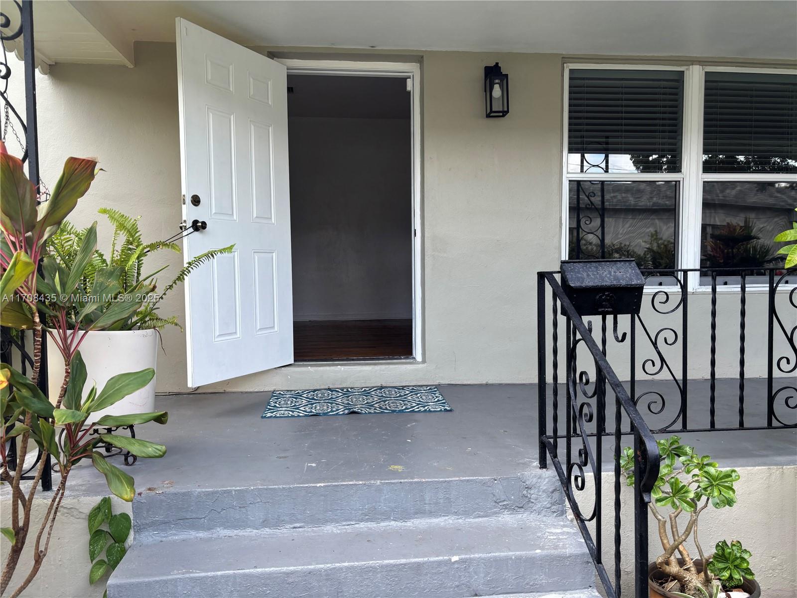 1842 Funston St # 2 Unit: 1-2