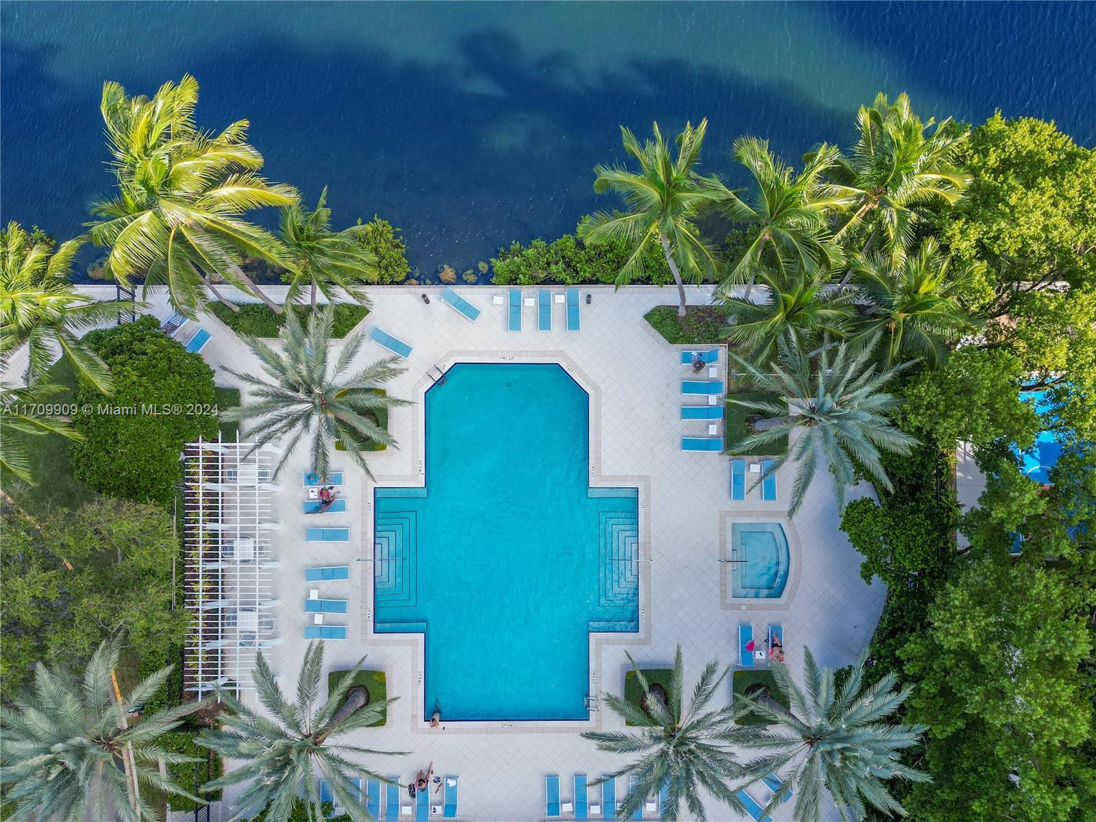 3105 NE 184th St # 7103