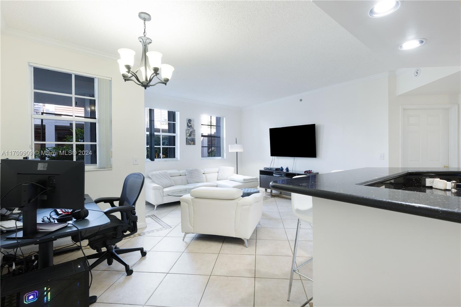 3105 NE 184th St # 7103