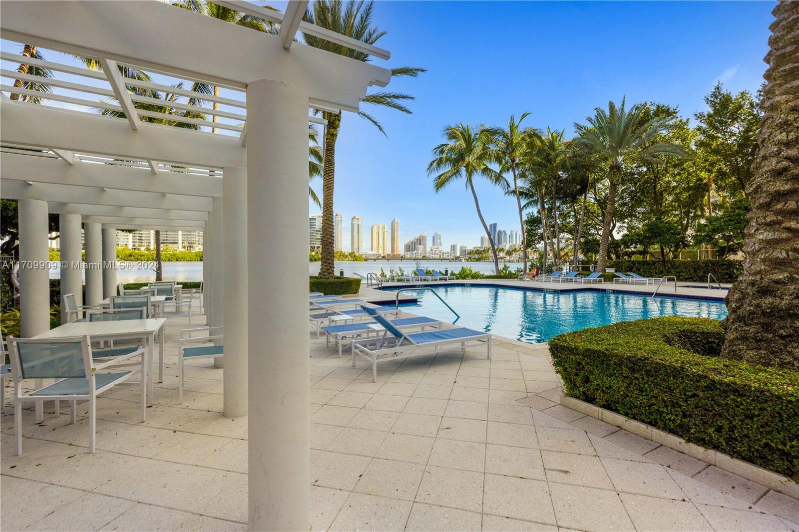 3105 NE 184th St # 7103