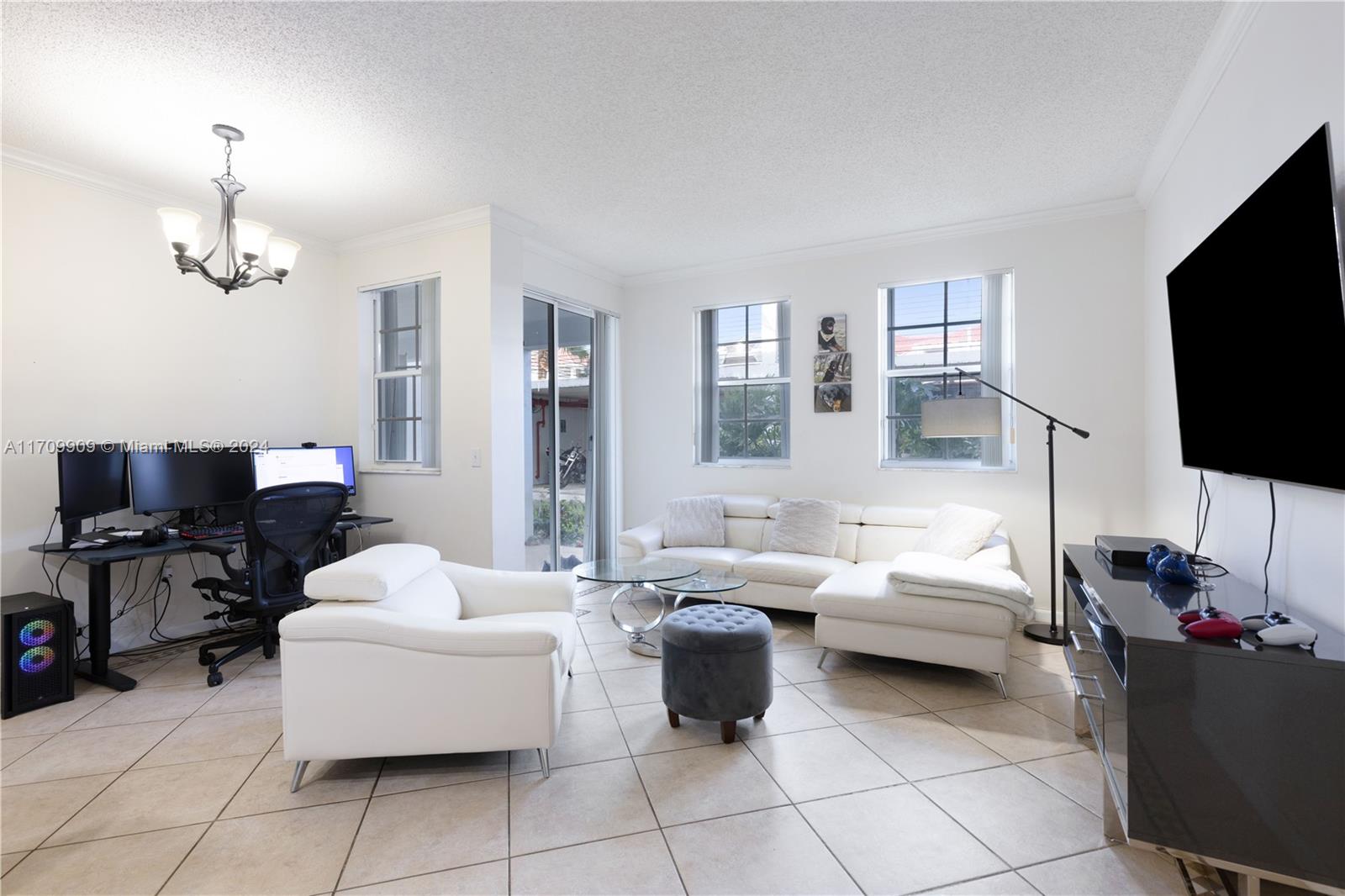 3105 NE 184th St # 7103