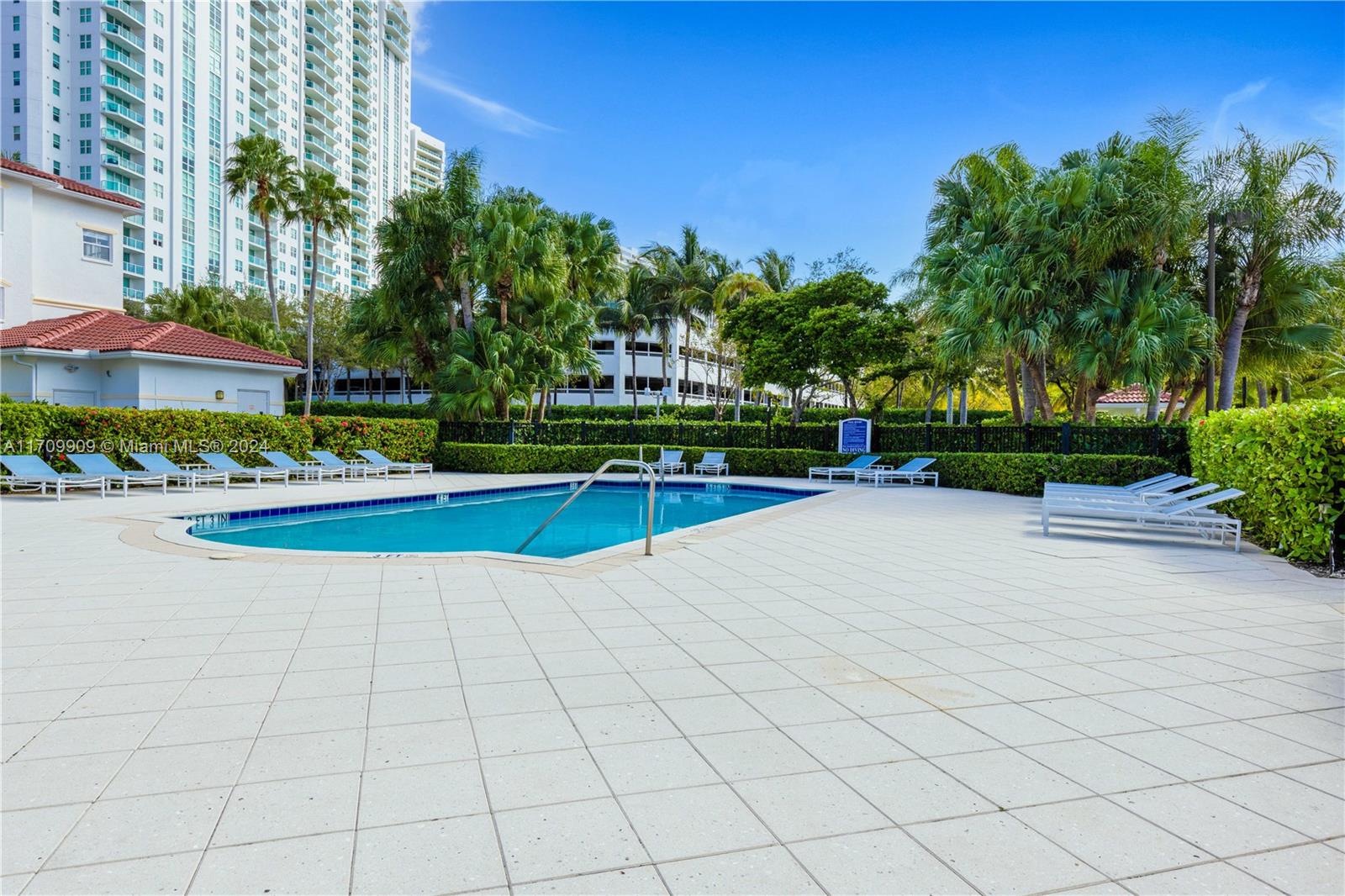 3105 NE 184th St # 7103