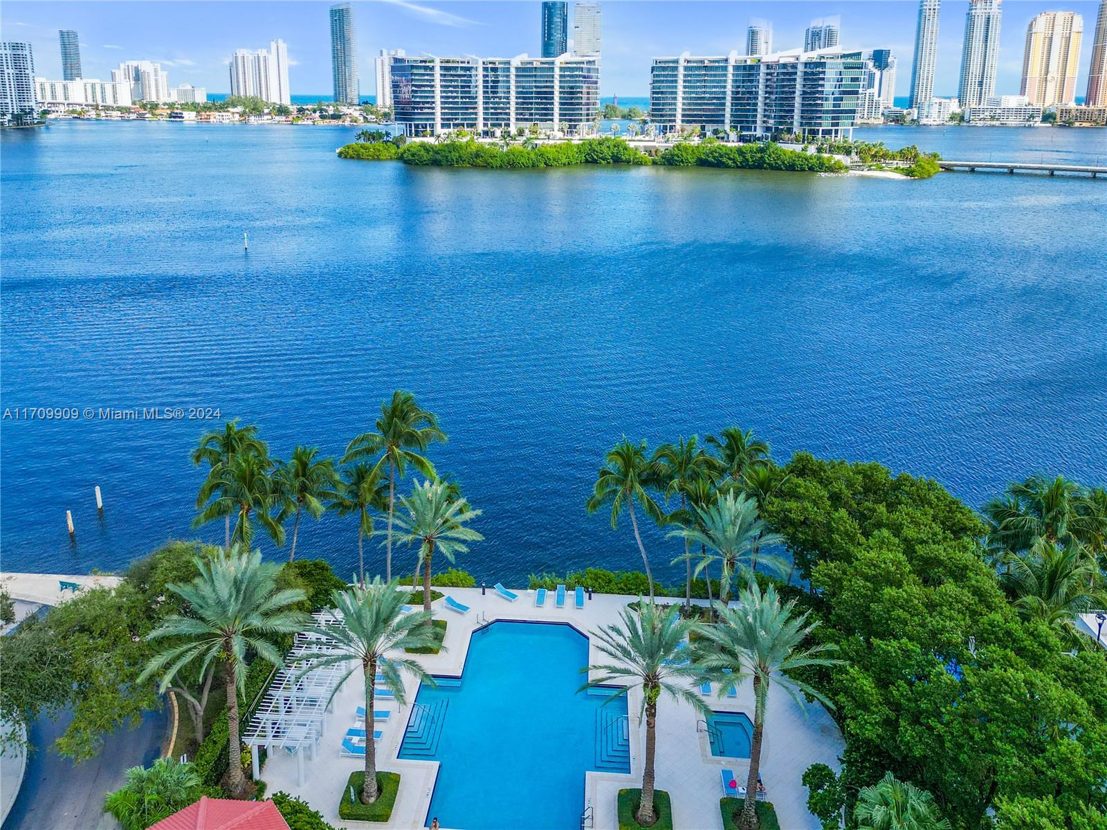 3105 NE 184th St # 7103