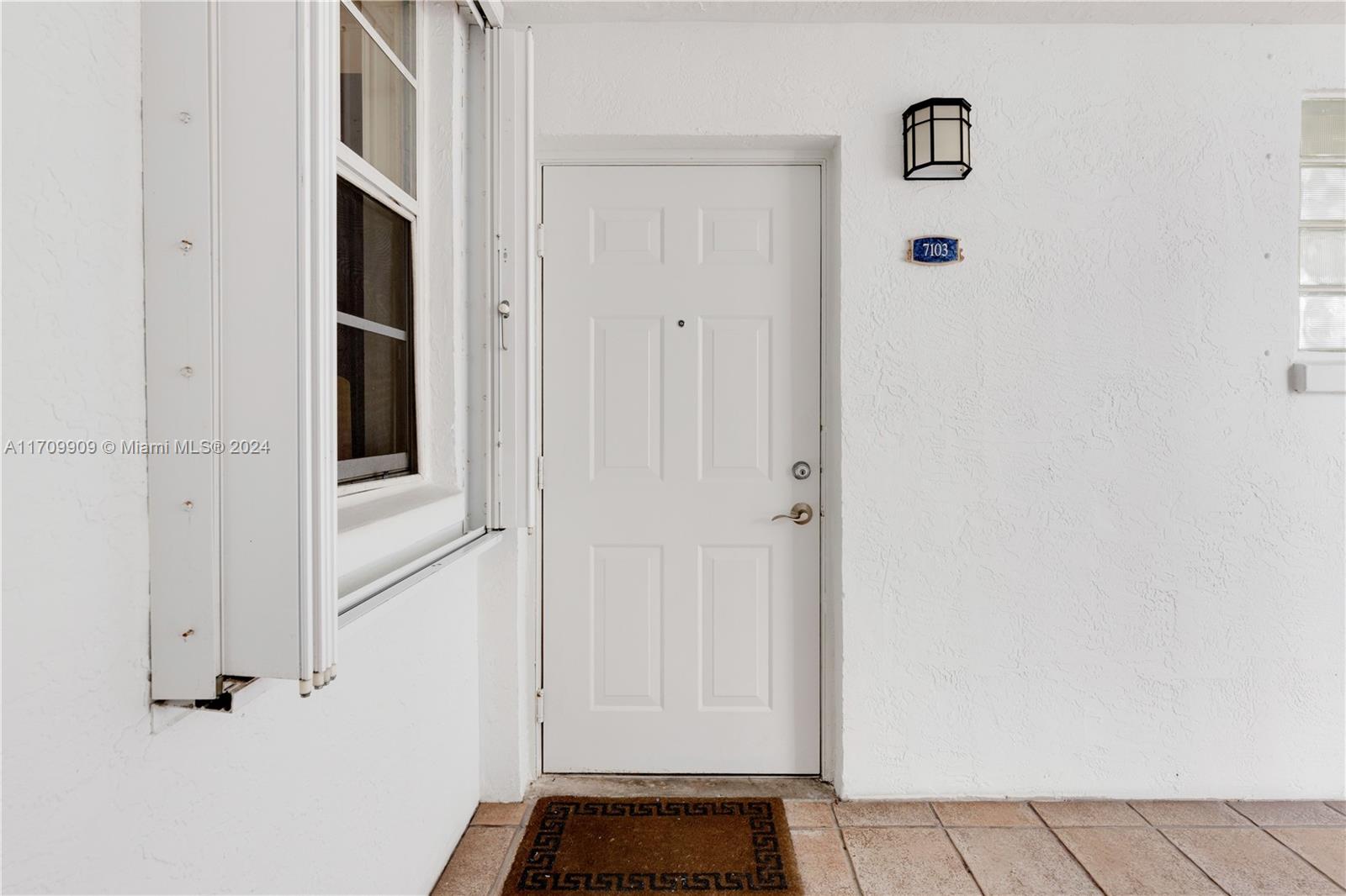 3105 NE 184th St # 7103