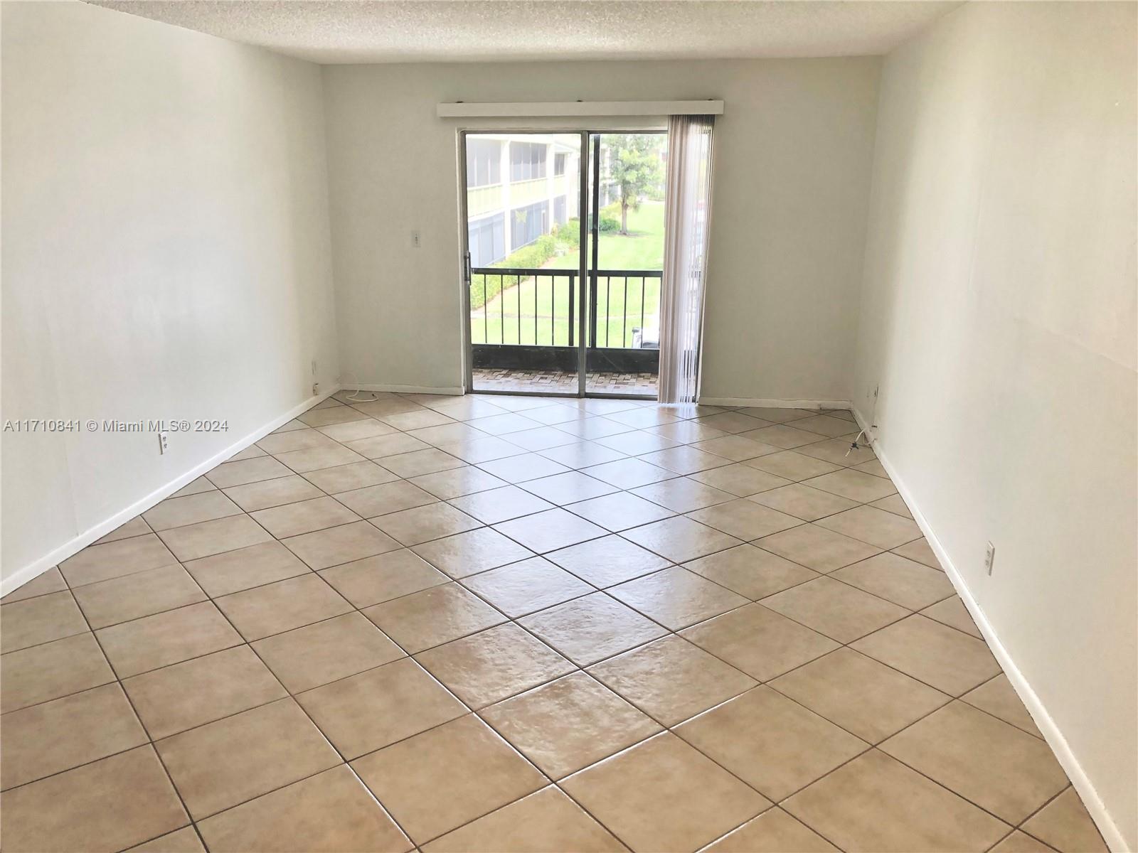 4118 NW 88th Ave # 207