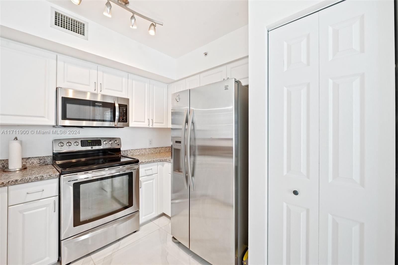 1155 Brickell Bay Dr # 903