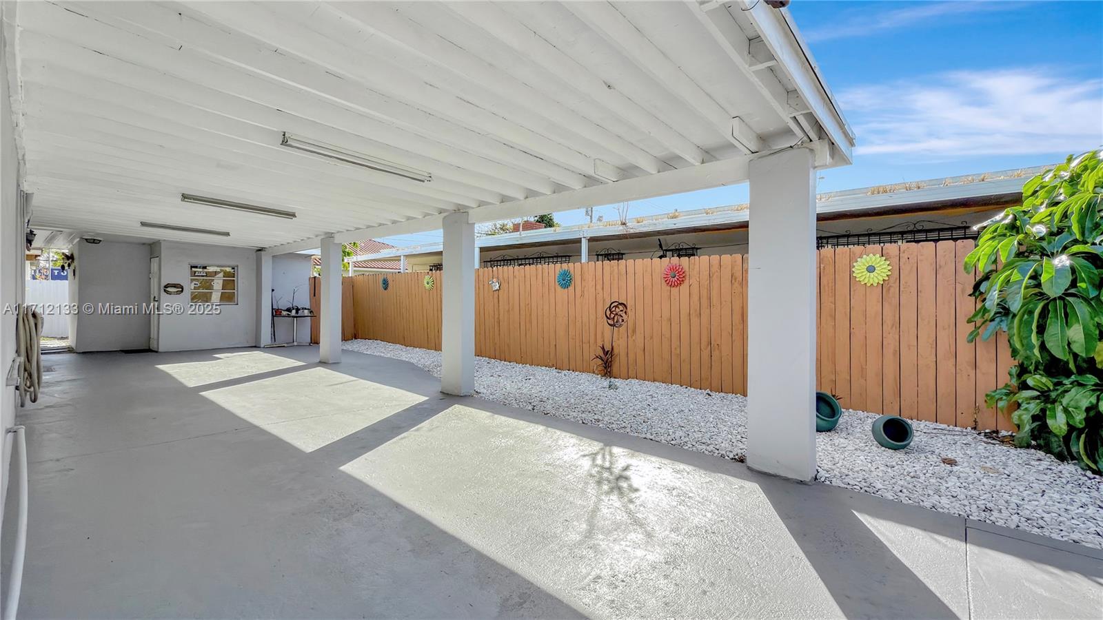 1685 SW 67th Ct