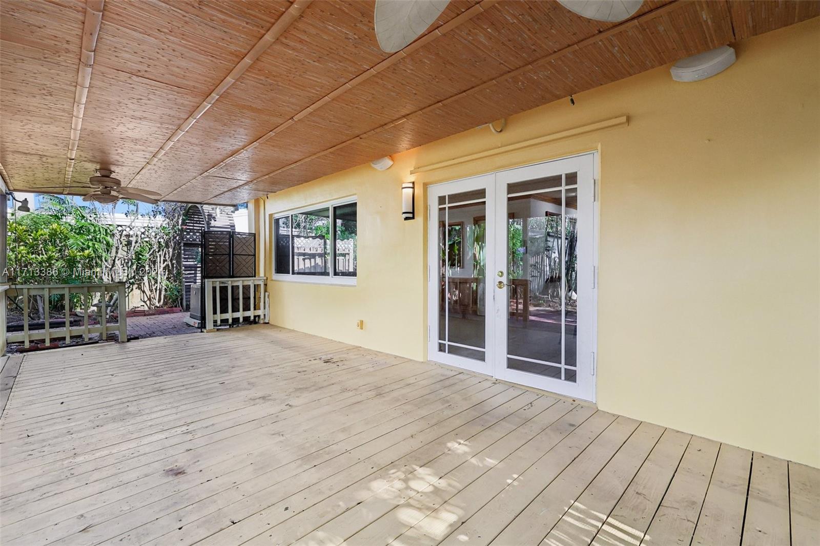 1421 SW 1st Ter