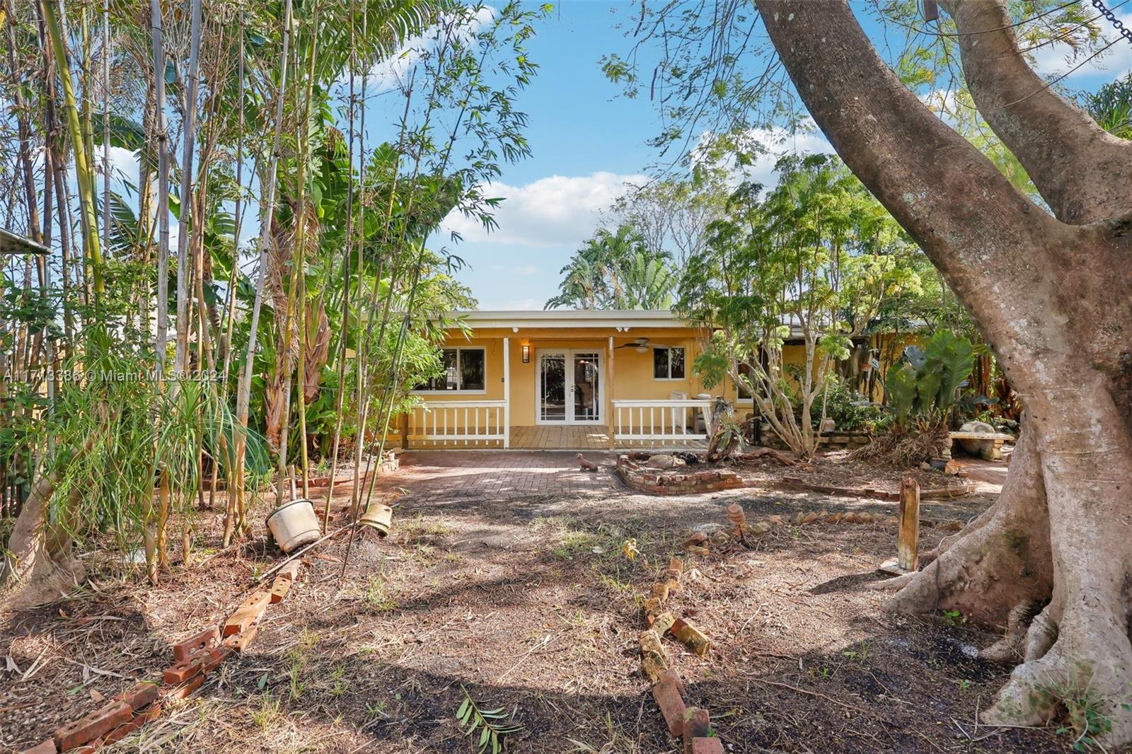 1421 SW 1st Ter