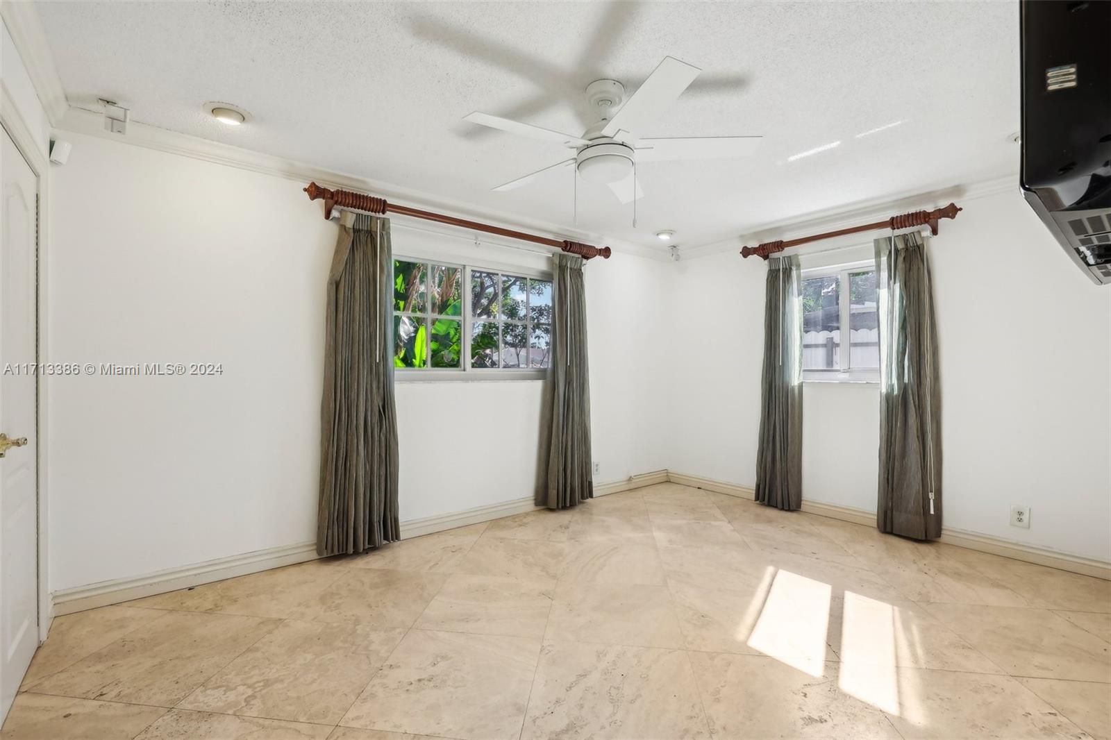 1421 SW 1st Ter