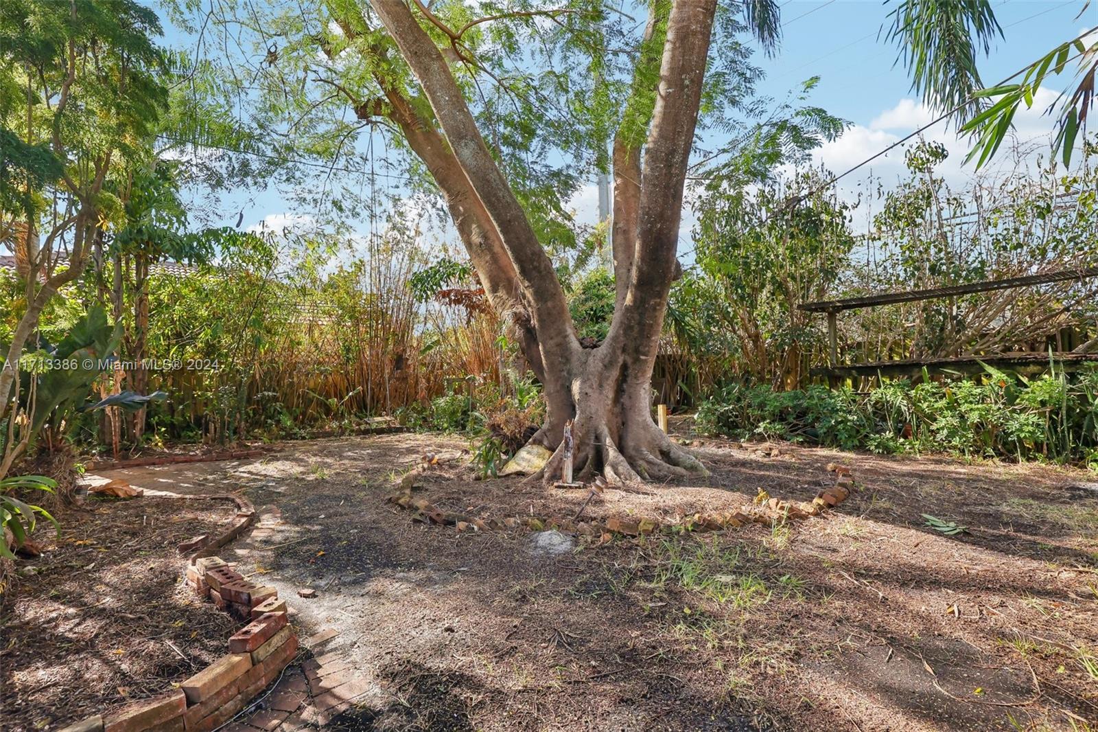 1421 SW 1st Ter