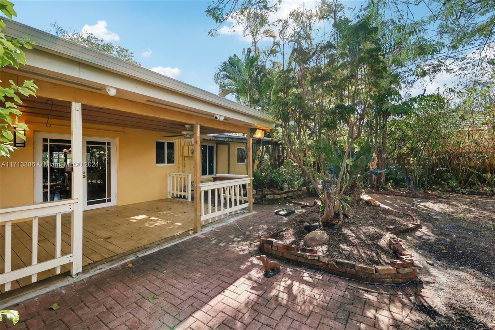 1421 SW 1st Ter