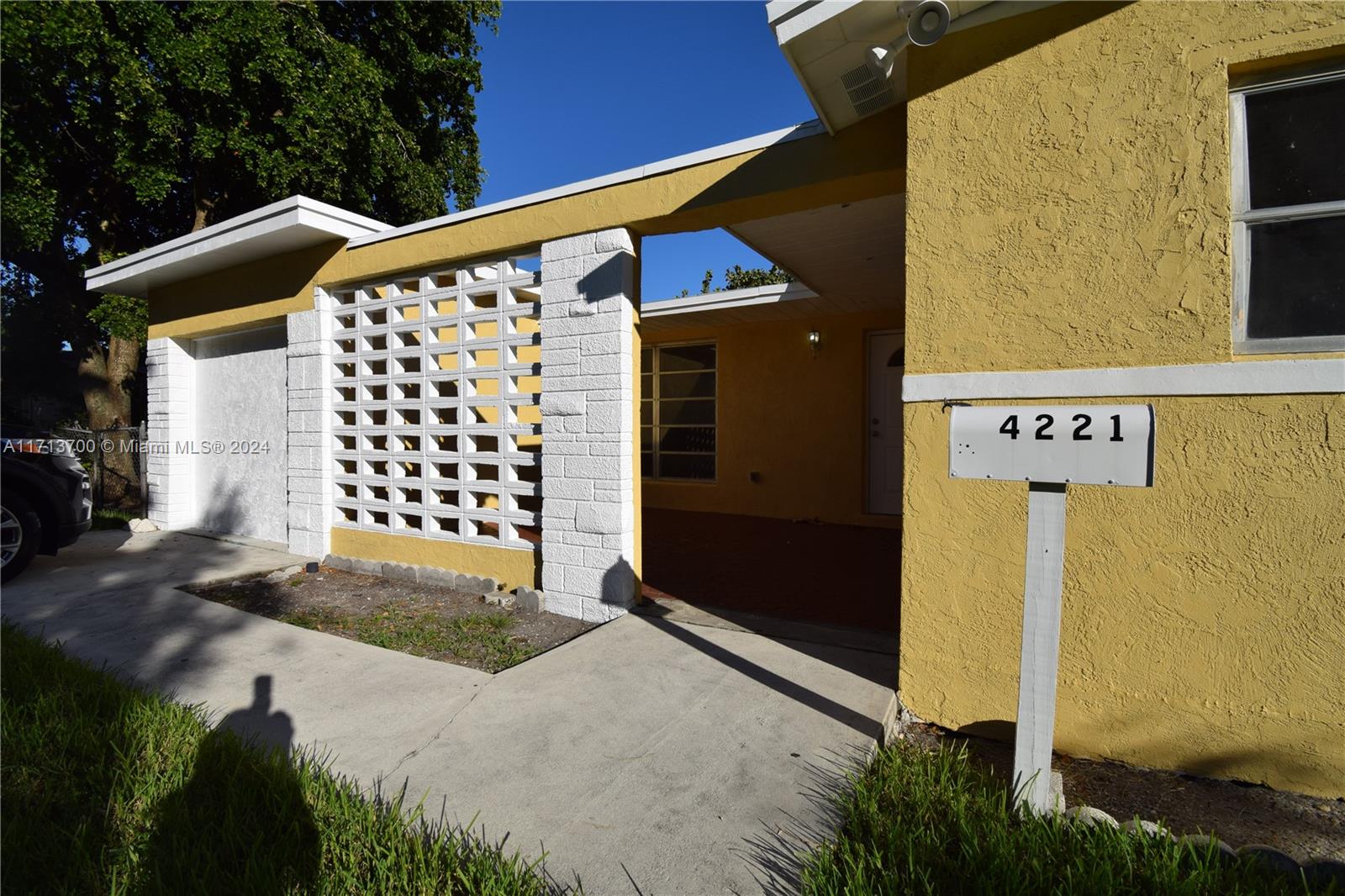 4221 NW 21st St