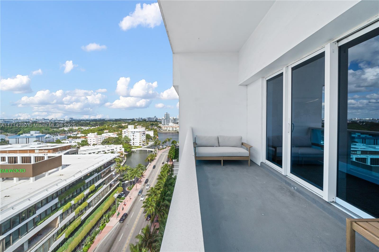 2301 Collins Ave # 1637