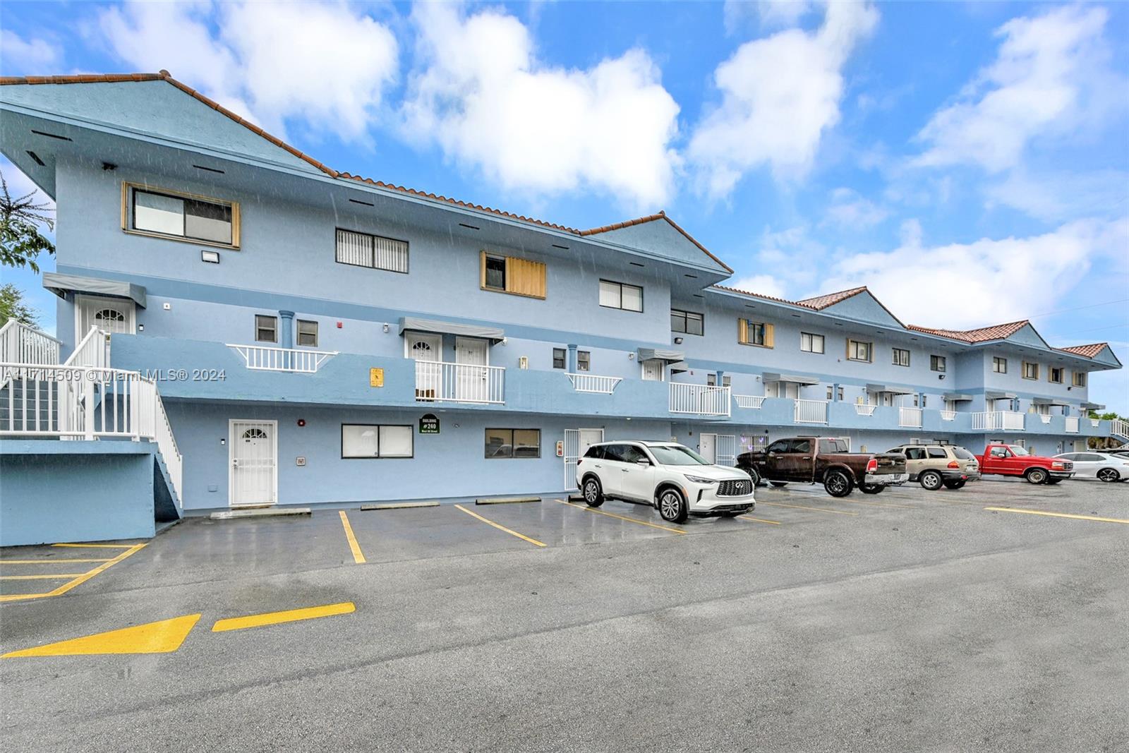 240 W 68th St # 213
