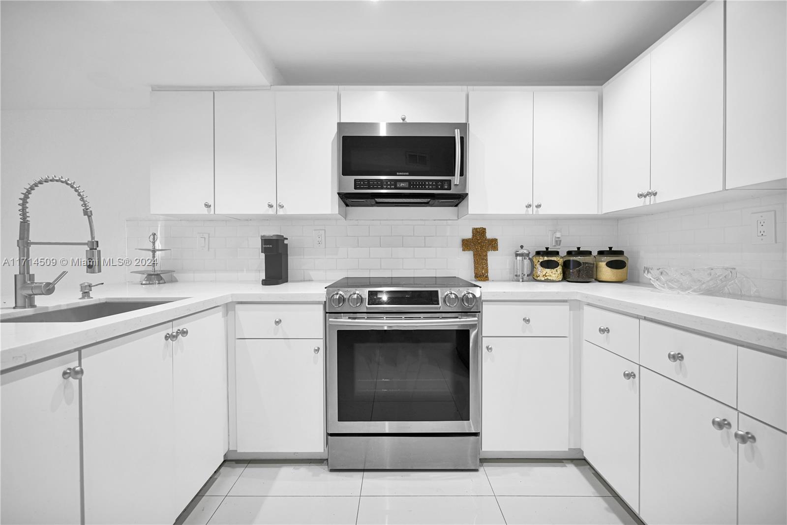 240 W 68th St # 213